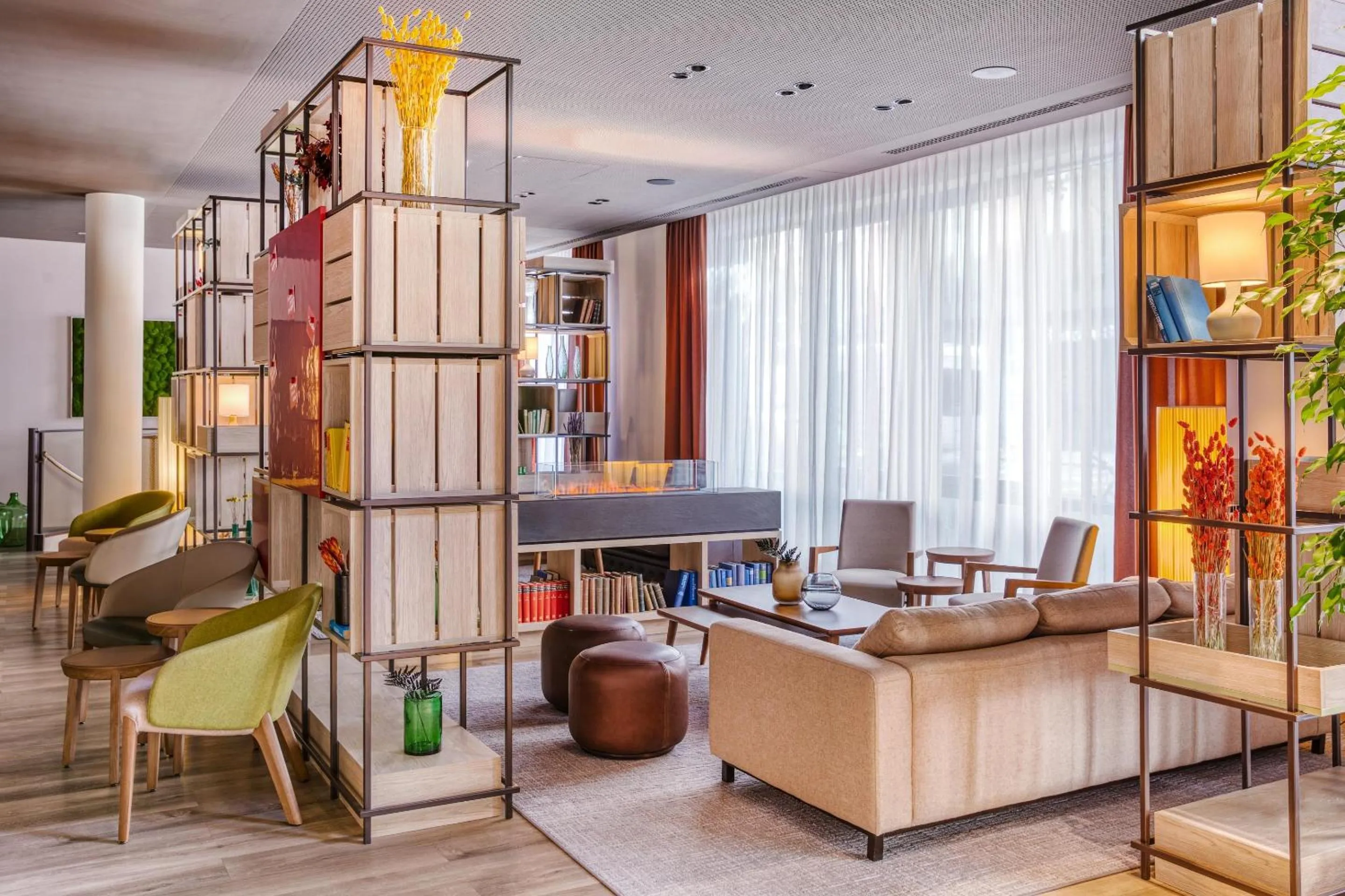 Lobby or reception in IntercityHotel Nürnberg