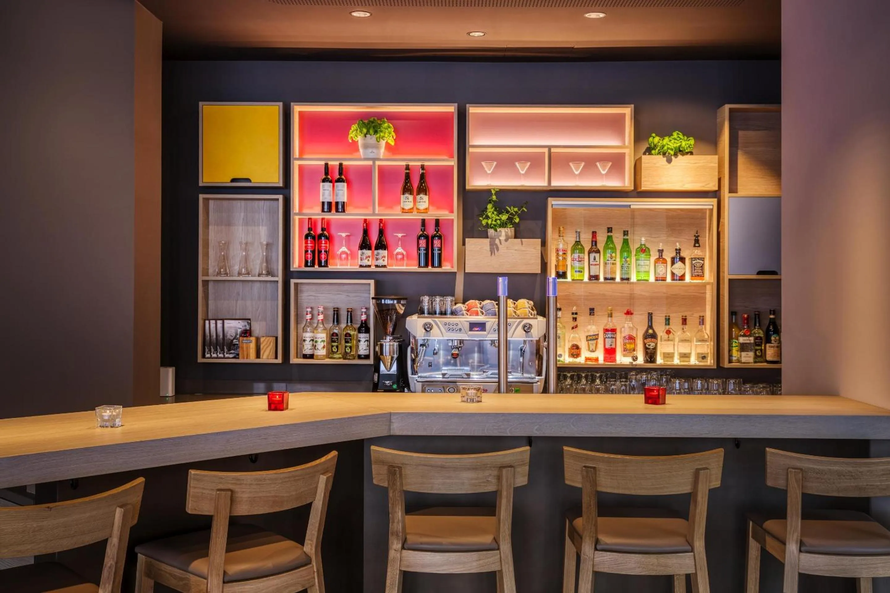 Lounge or bar in IntercityHotel Nürnberg