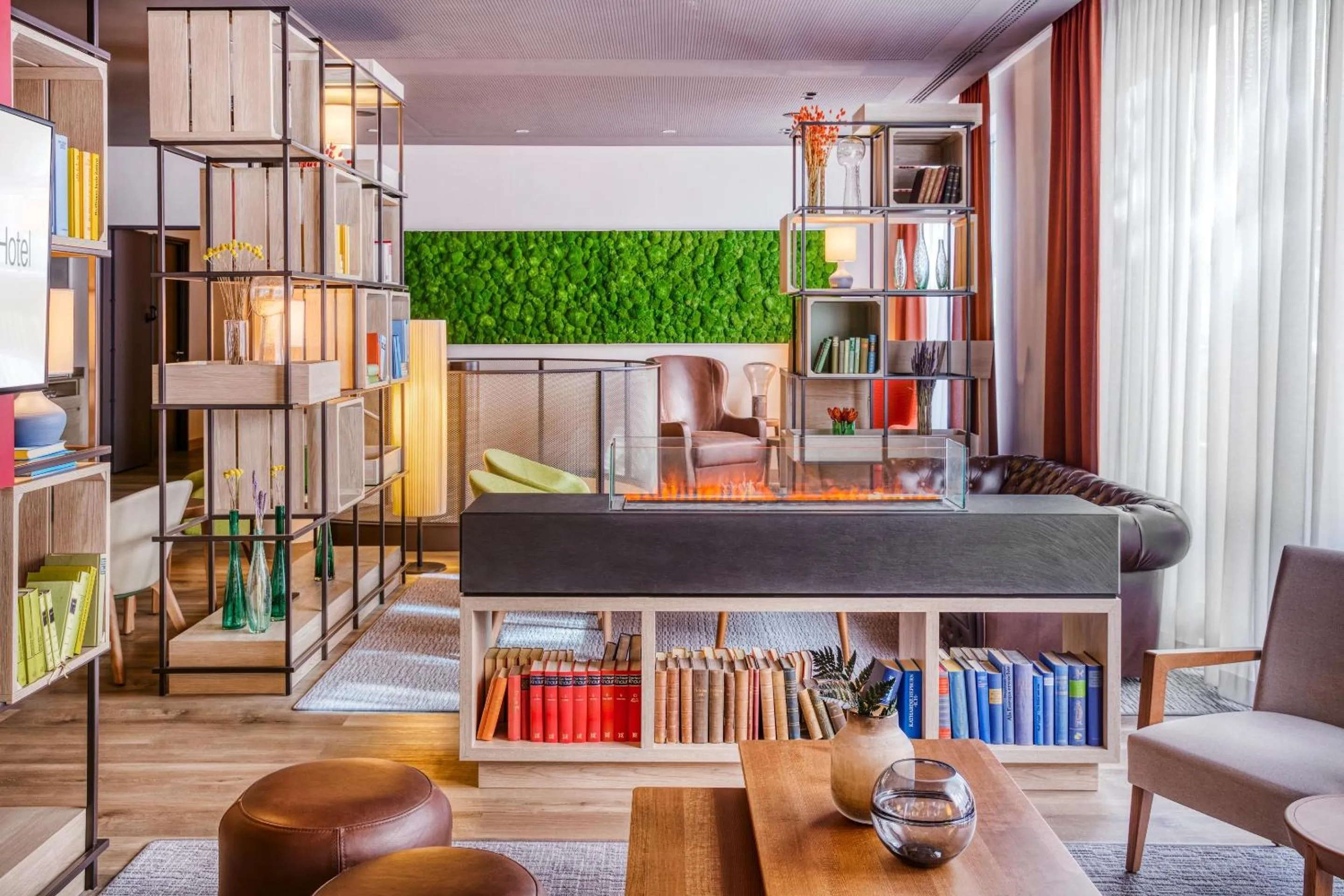 Lobby or reception in IntercityHotel Nürnberg