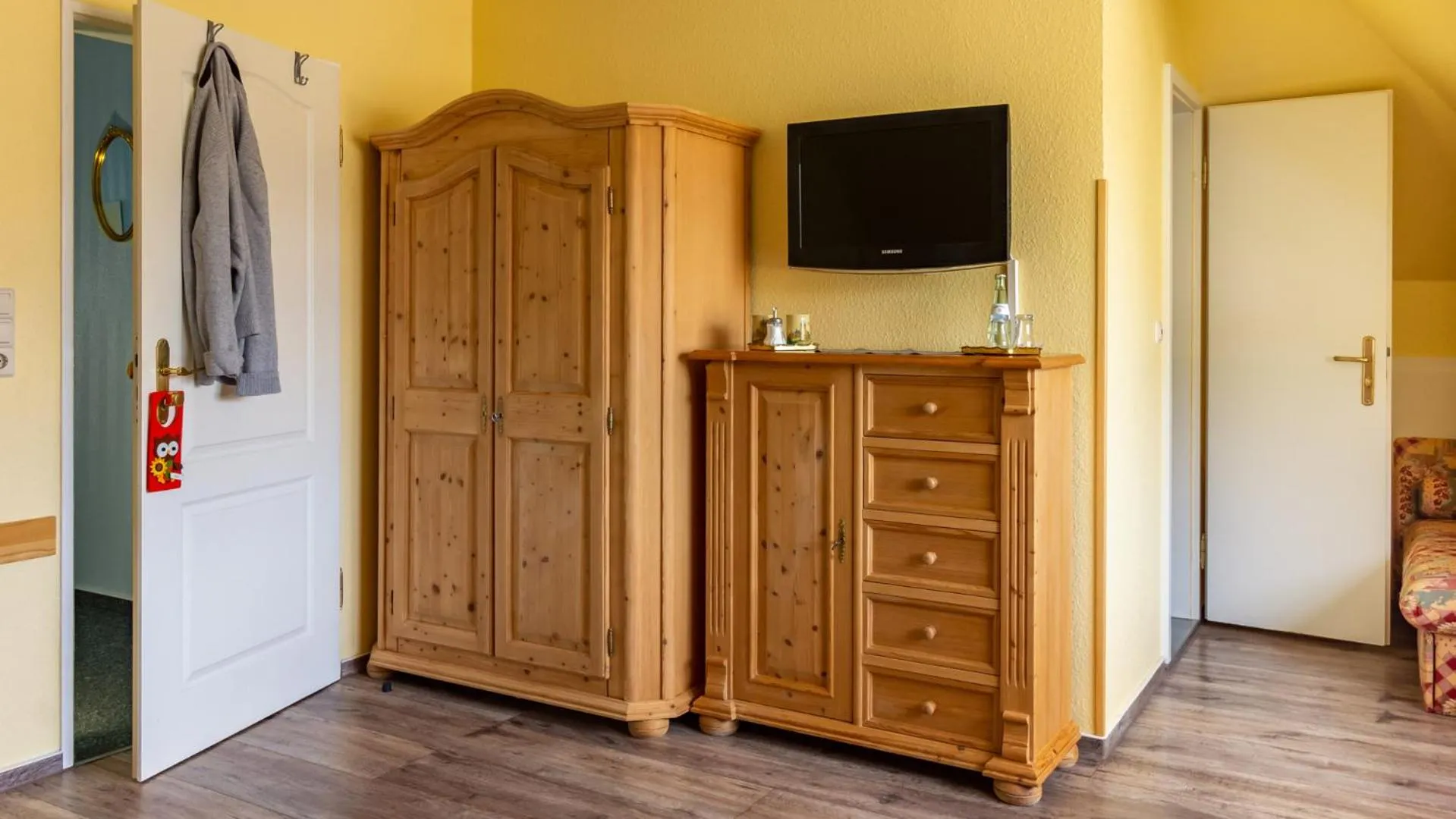 TV and multimedia in Hotel Villa Tummelchen