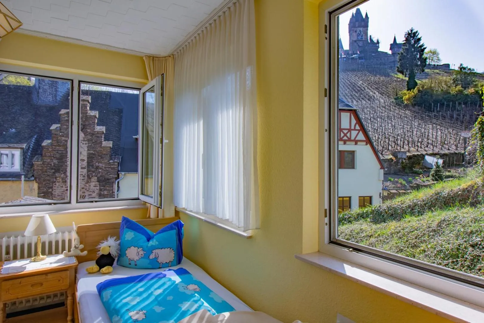 Bed in Hotel Villa Tummelchen