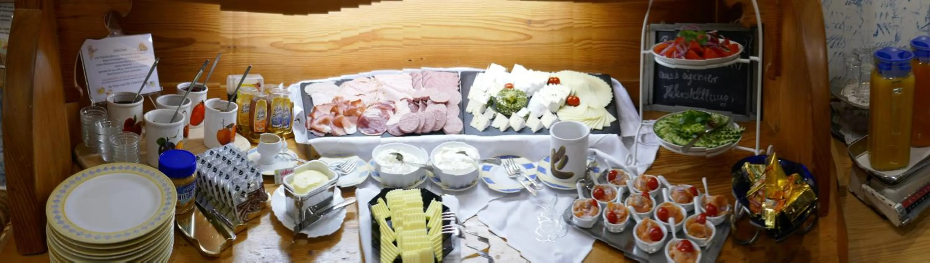 Continental breakfast in Hotel Villa Tummelchen