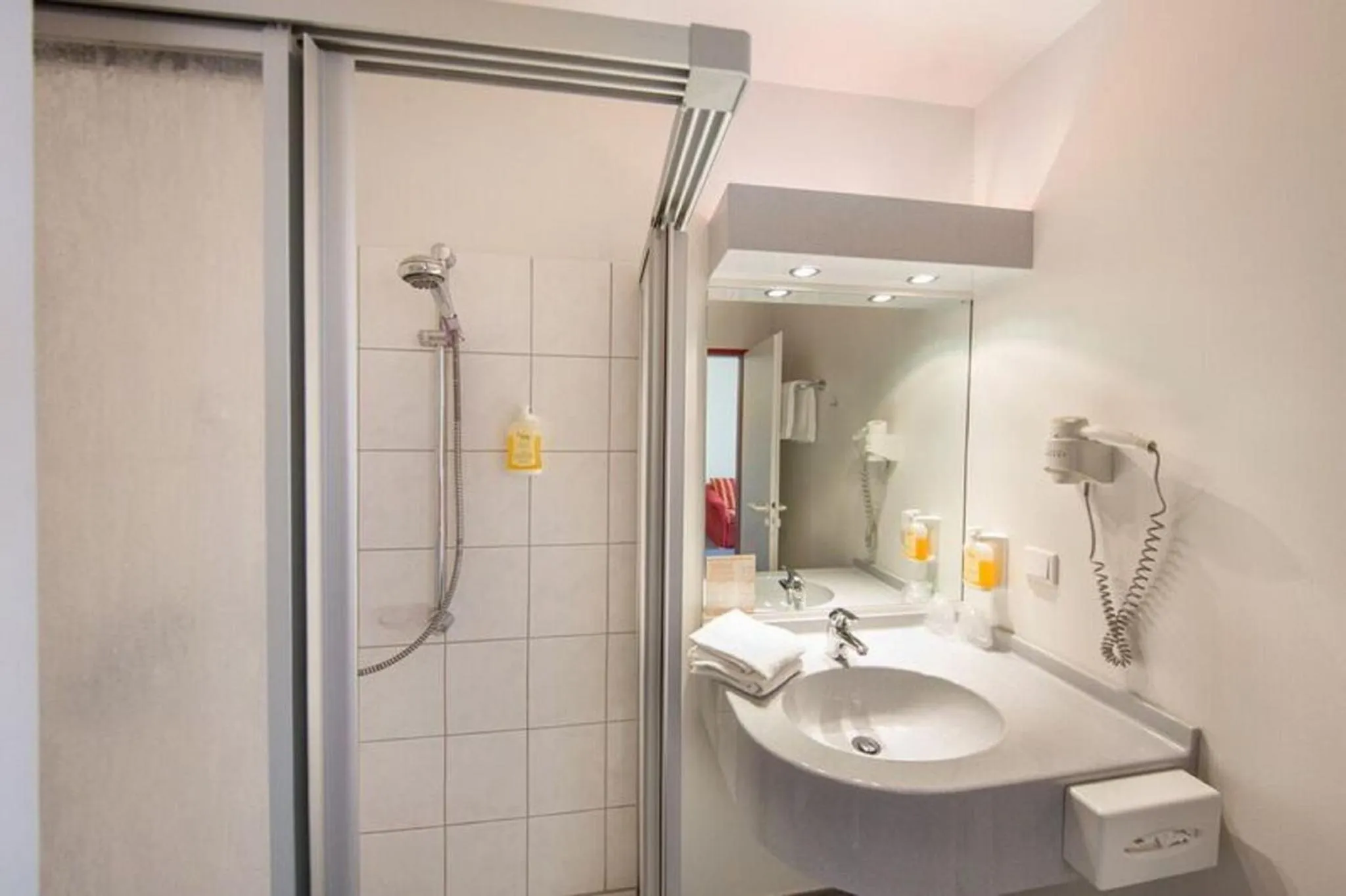 Shower in Montana Hotel Senden