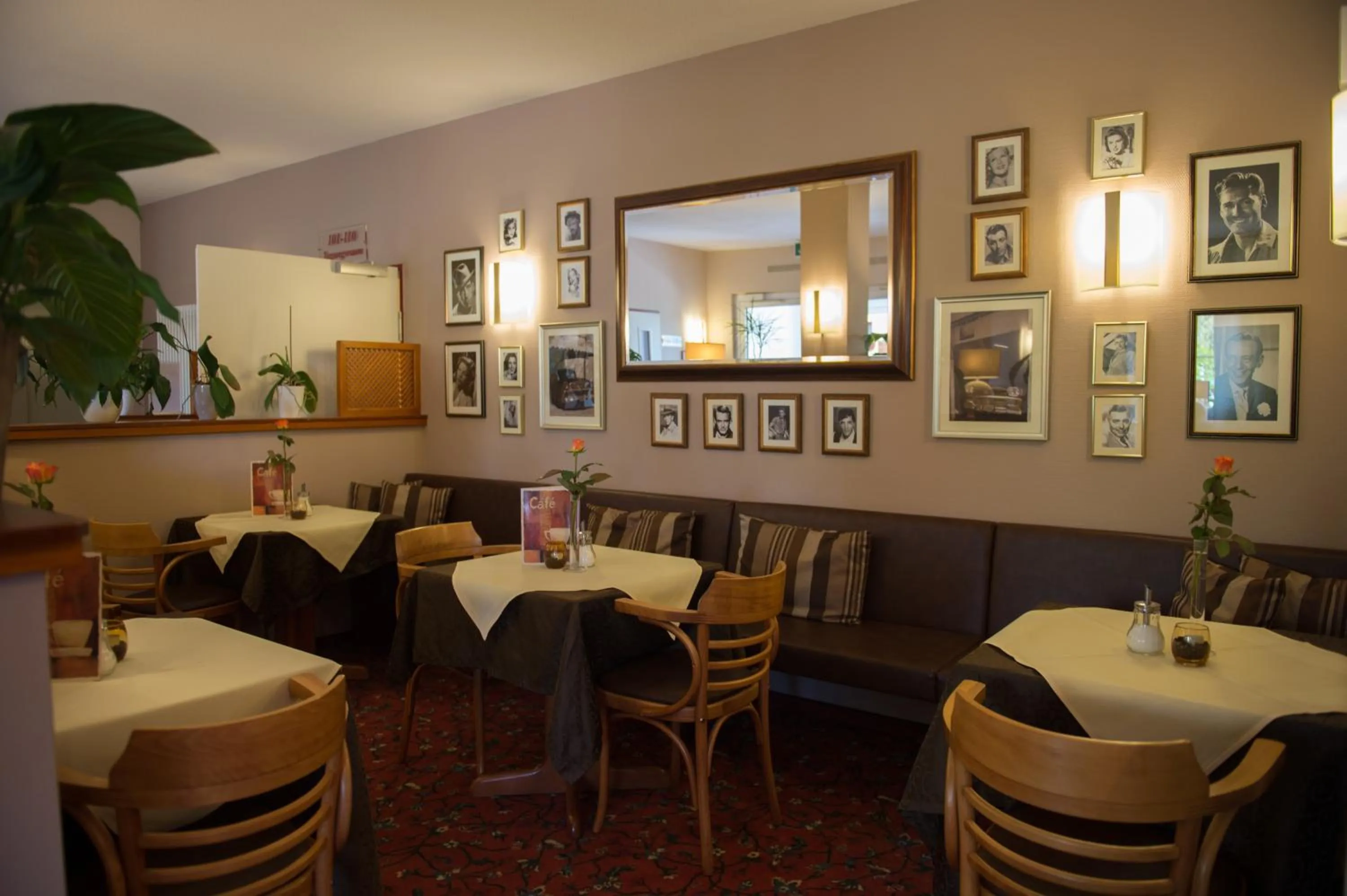 Restaurant/places to eat in Montana Hotel Senden