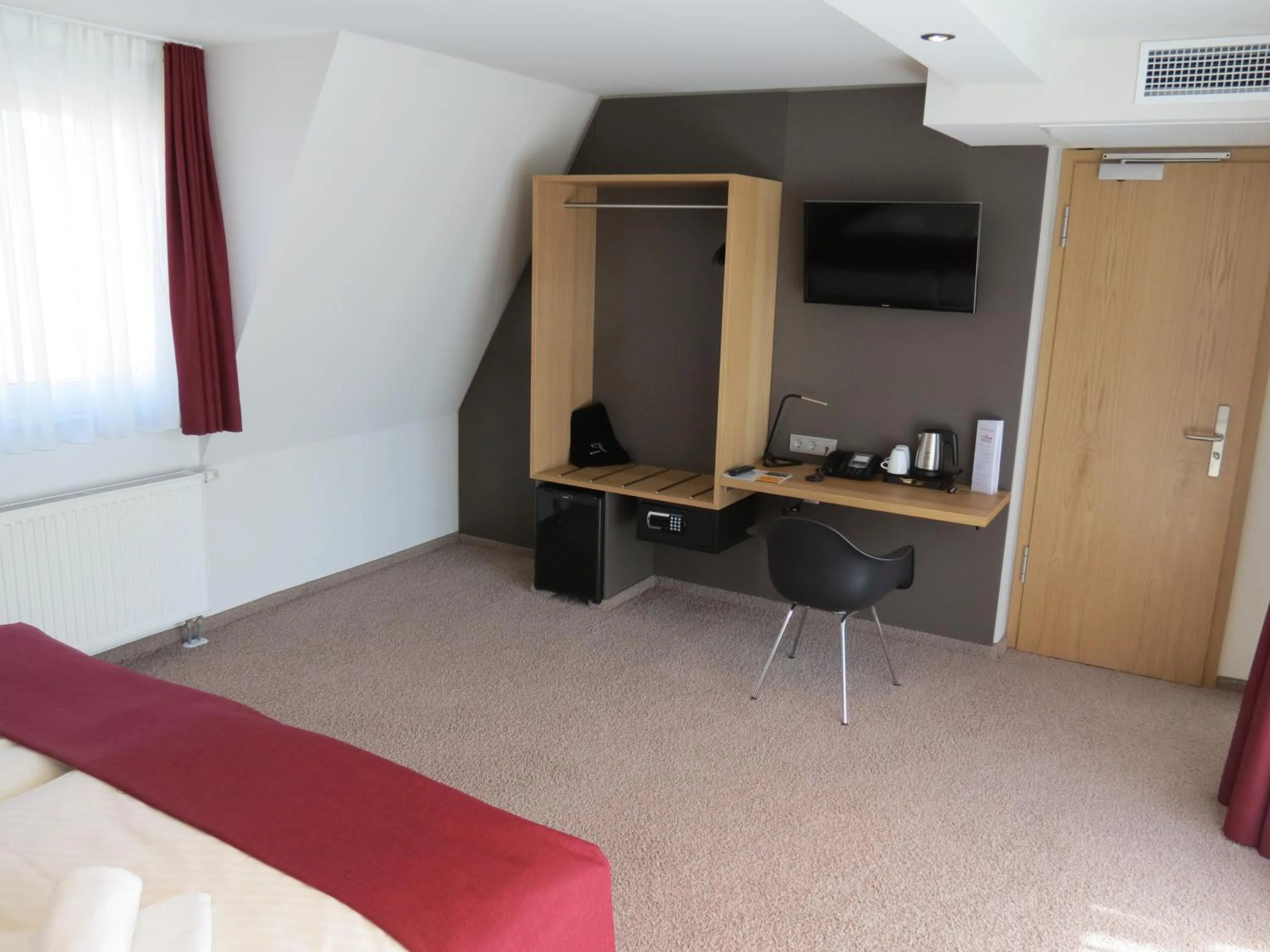 People in Hotel Neuthor