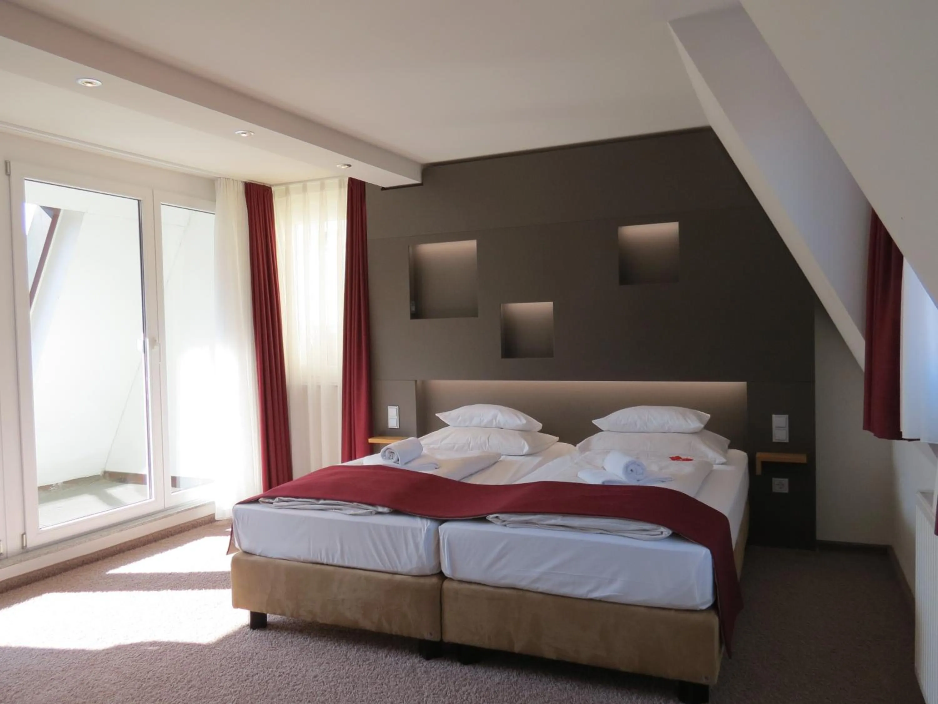 Photo of the whole room, Bed in Hotel Neuthor