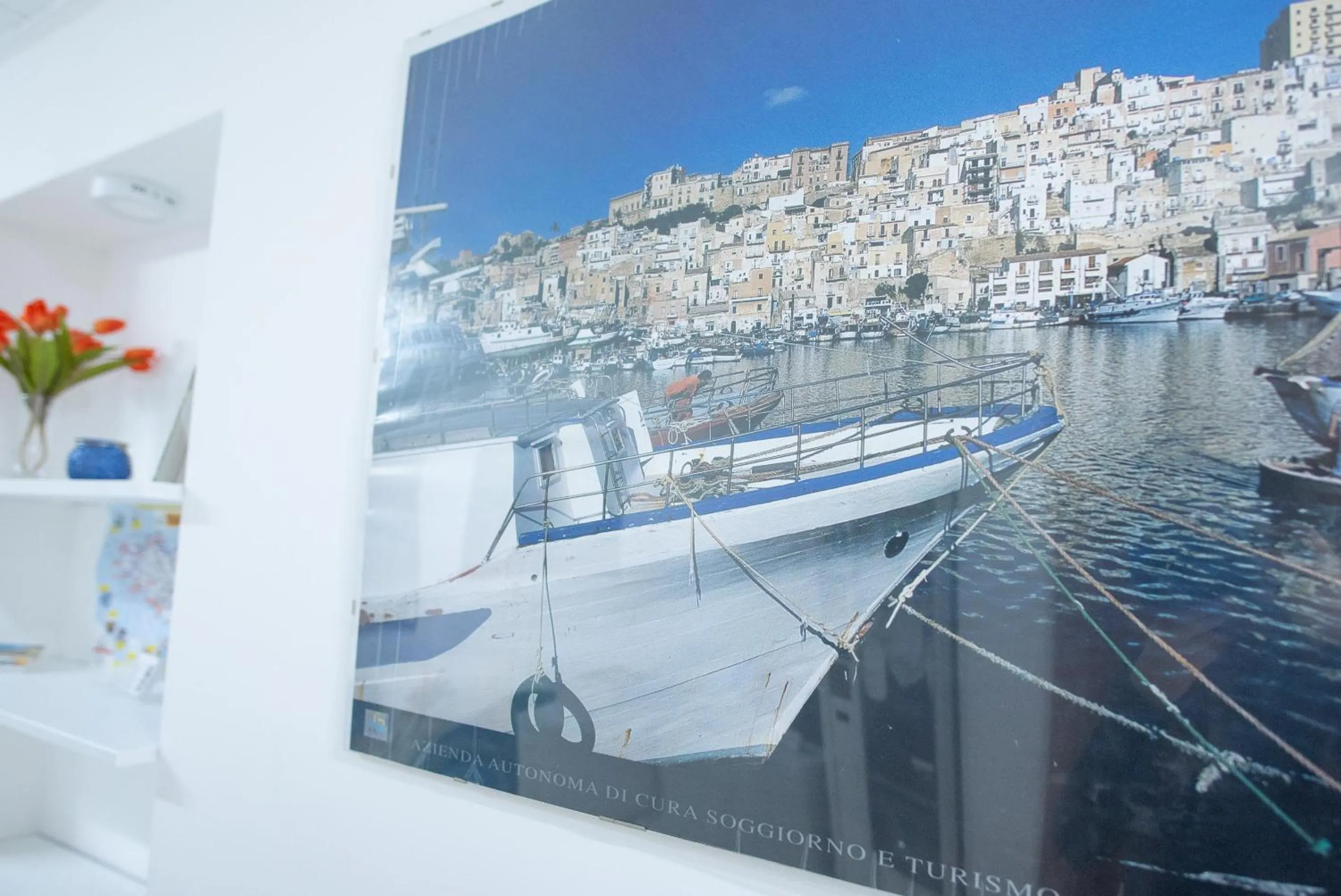 Communal lounge/ TV room in B&B New Triscele