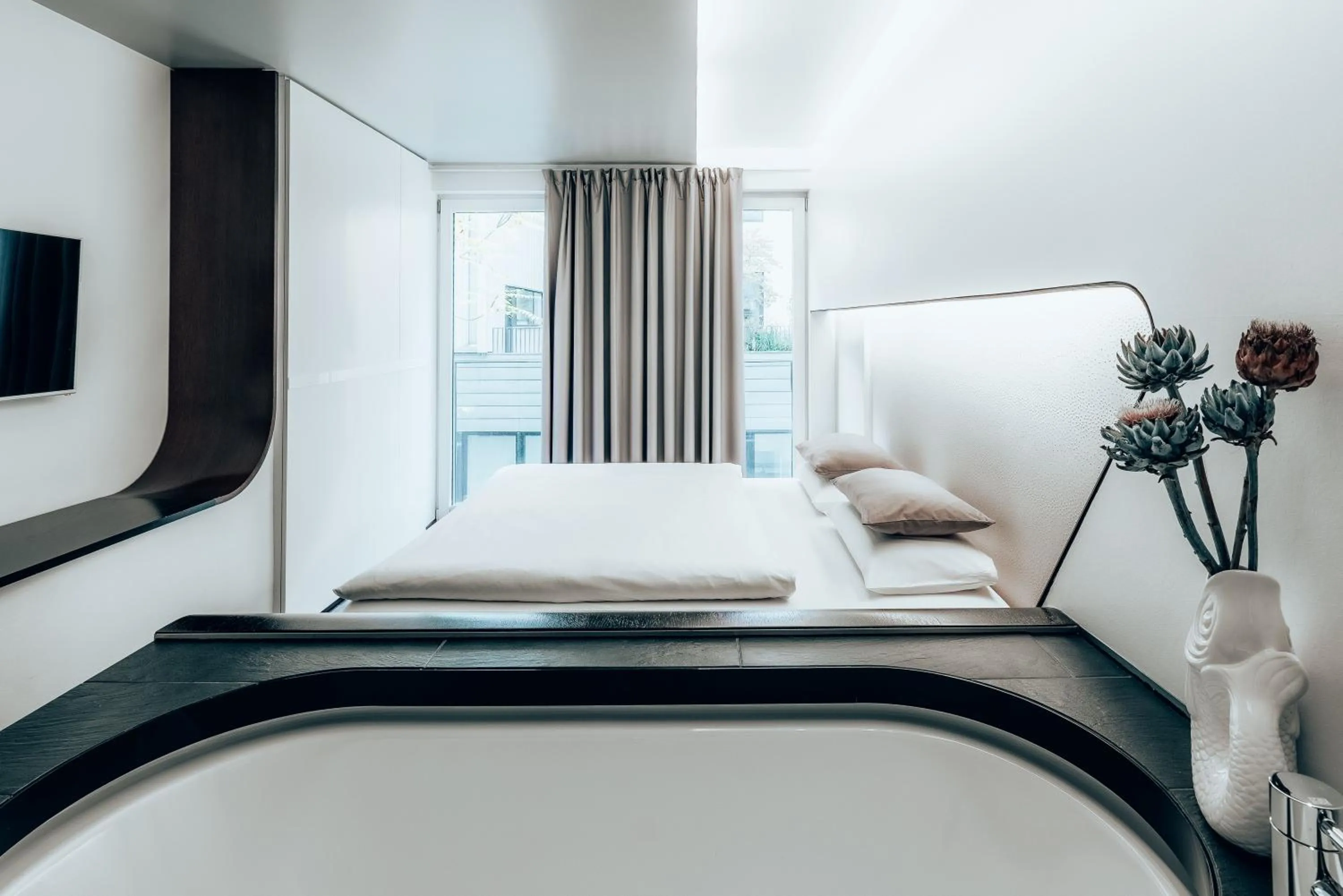 Bathroom, Bed in Hotel Q! Berlin