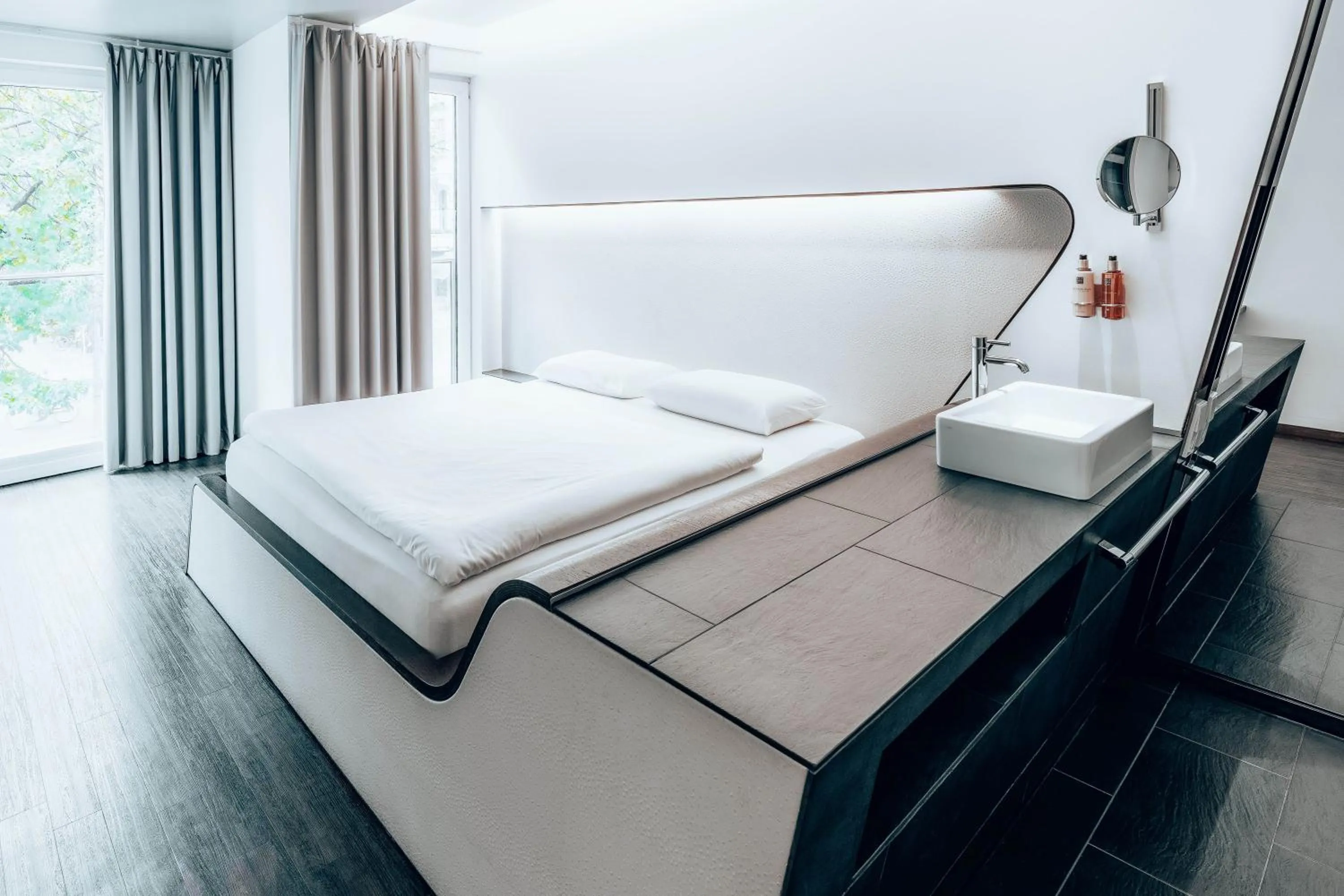 Bathroom, Bed in Hotel Q! Berlin