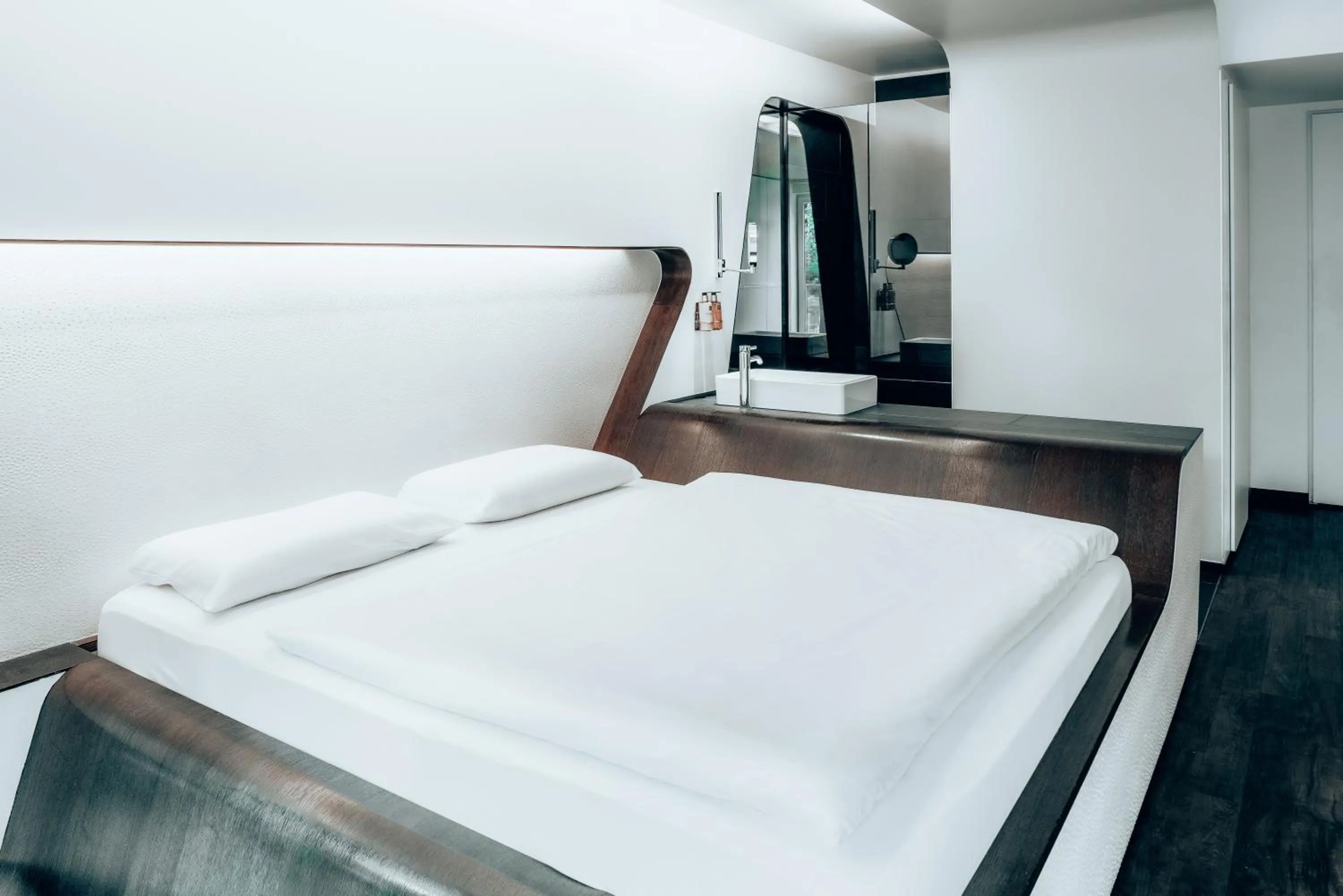 Bathroom, Bed in Hotel Q! Berlin