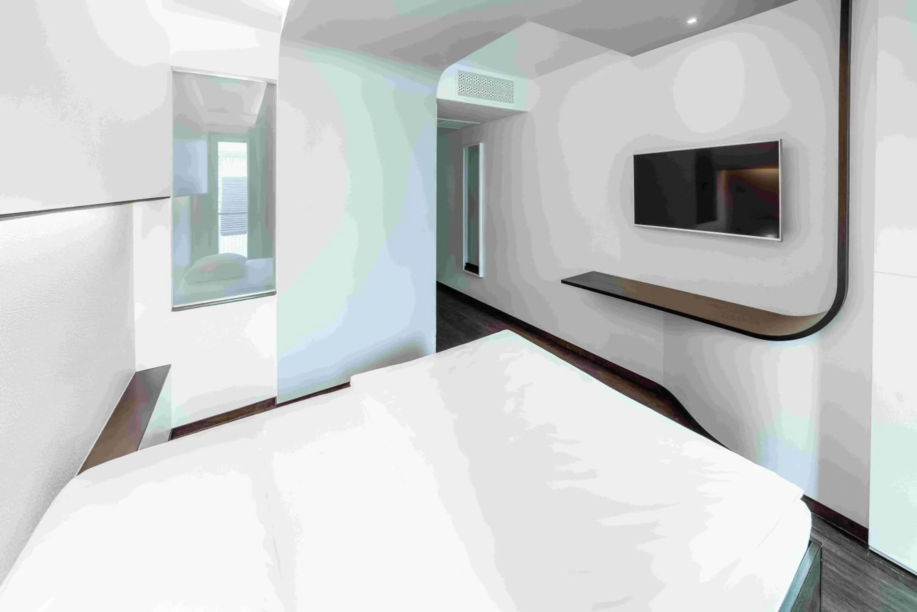 Photo of the whole room, Bed in Hotel Q! Berlin