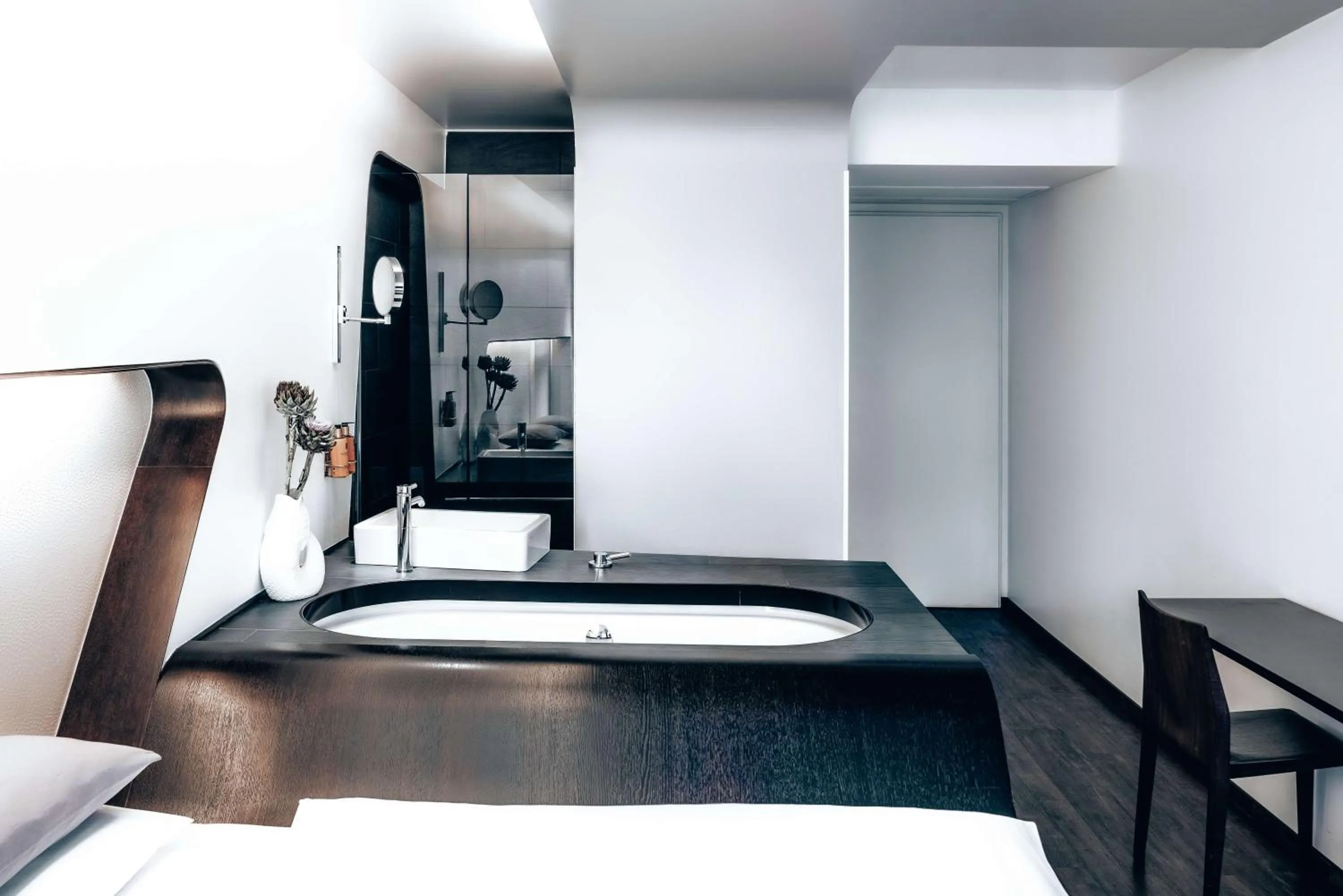 Bathroom, Bed in Hotel Q! Berlin