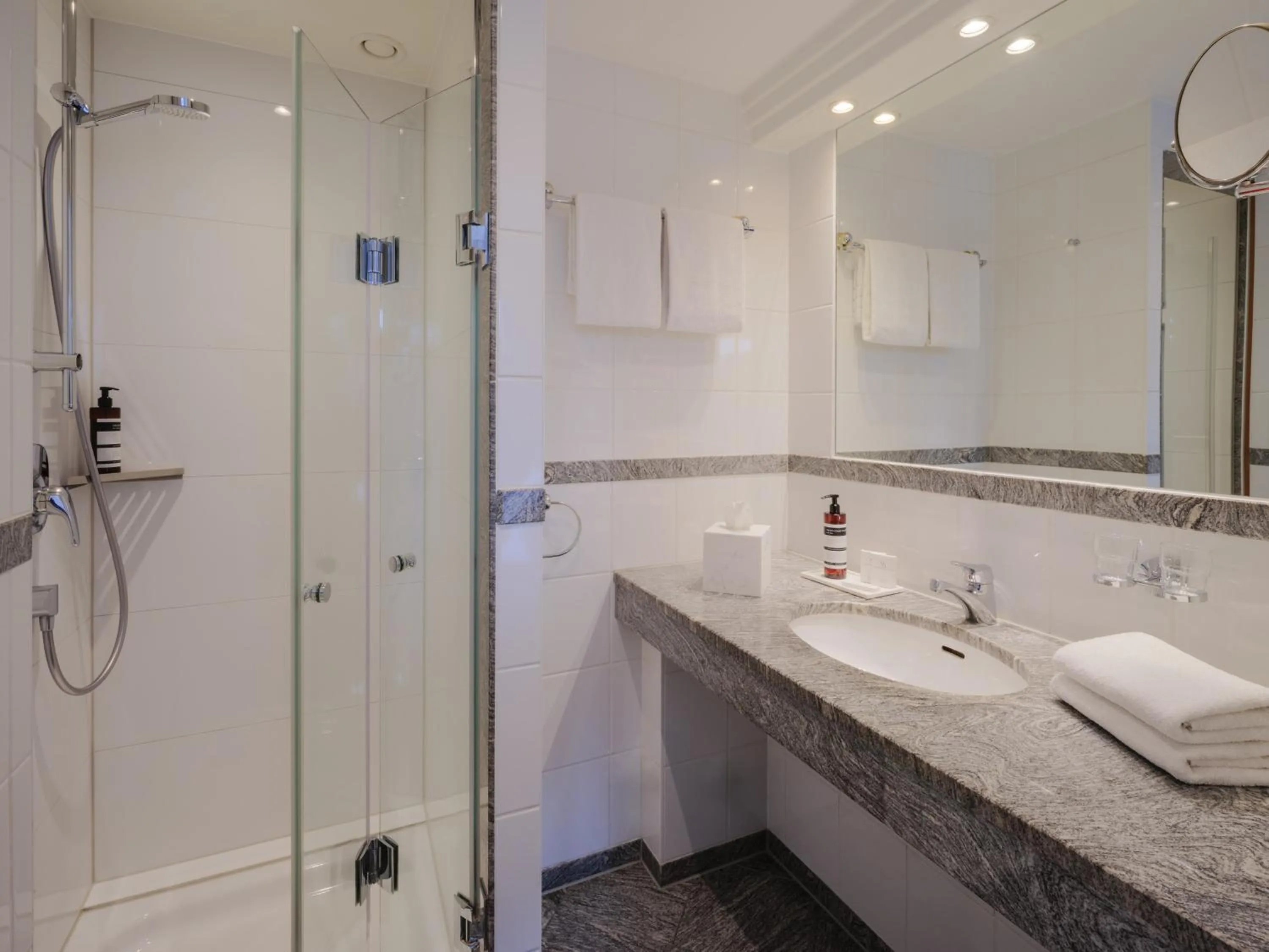 Bed in Classik Hotel Hackescher Markt - Self Check In