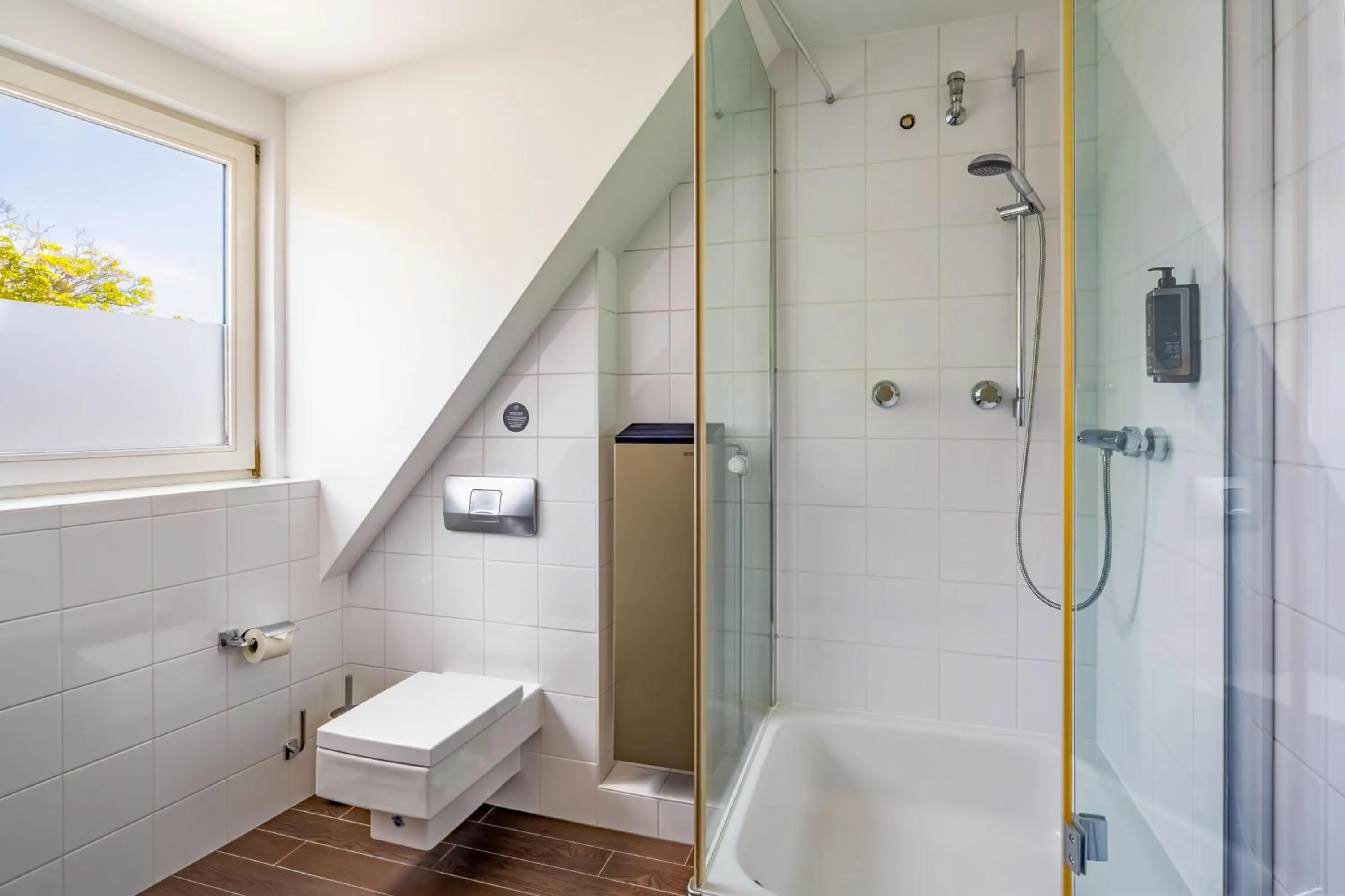 Shower in rugs HOTEL Köln