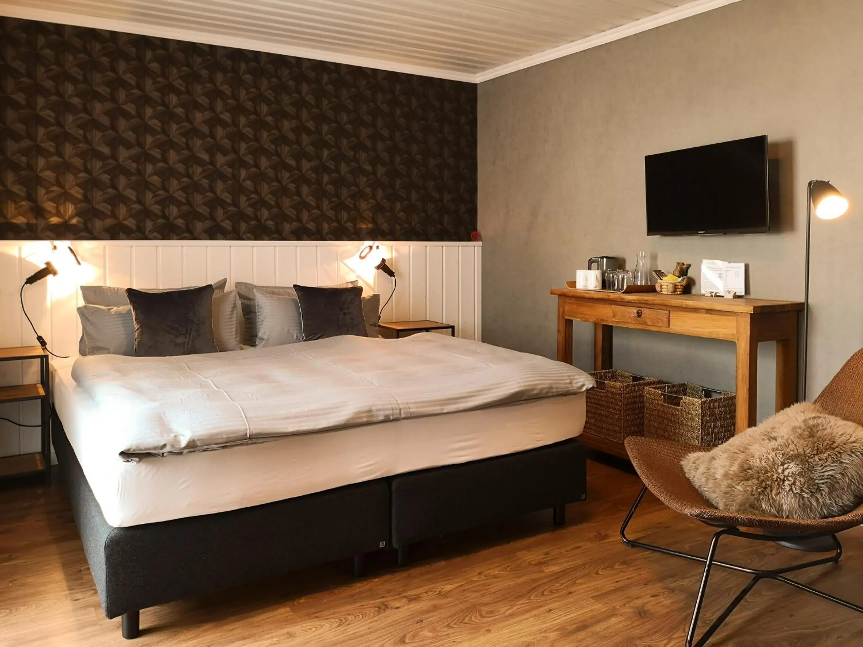 Standard Double Room with Balcony and Street View in Dreimäderlhaus - Das vegetarische Boutique Hotel Standard Double Room with Balcony and Street View in Dreimäderlhaus - Das vegetarische Boutique Hotel