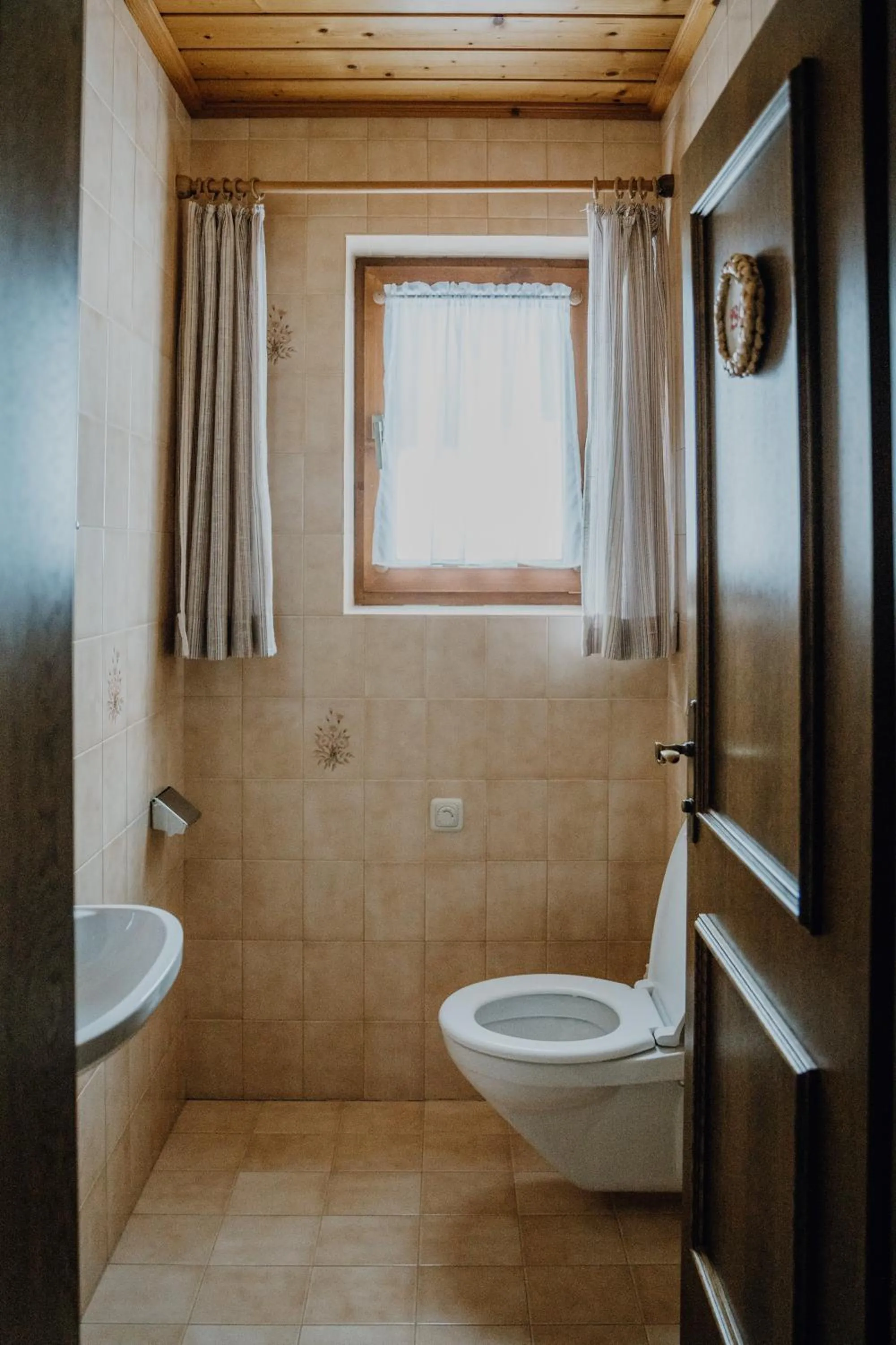 Toilet in Ferienwohnung Inge Gapp