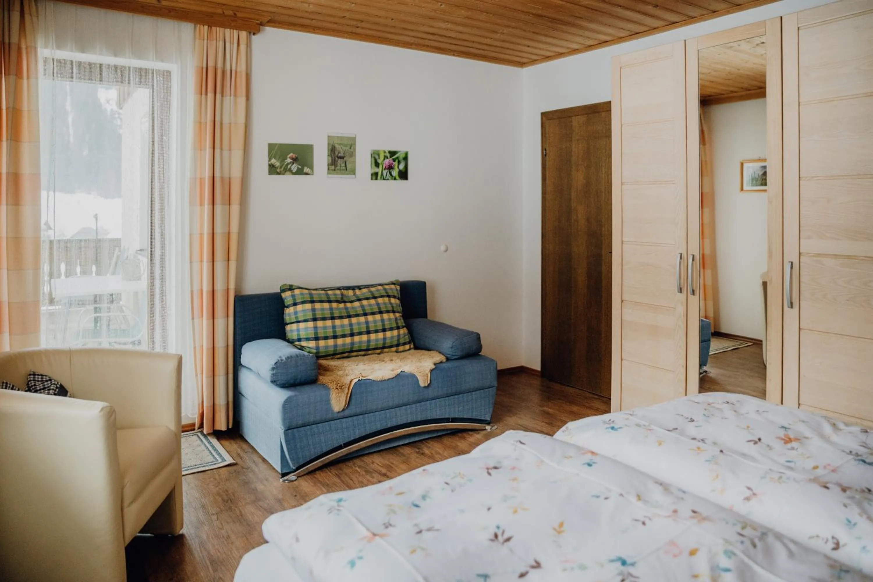 Seating area, Bed in Ferienwohnung Inge Gapp
