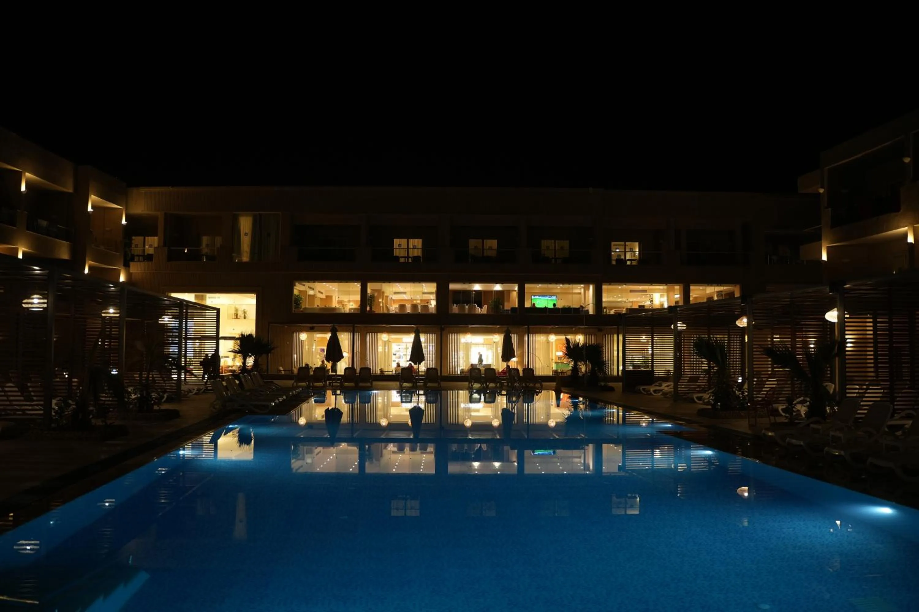 Sea Beach Edge By Rotana