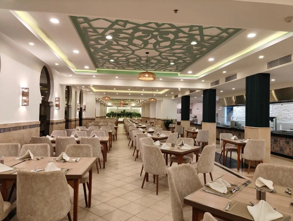Restaurant/places to eat in Sea Beach Edge By Rotana
