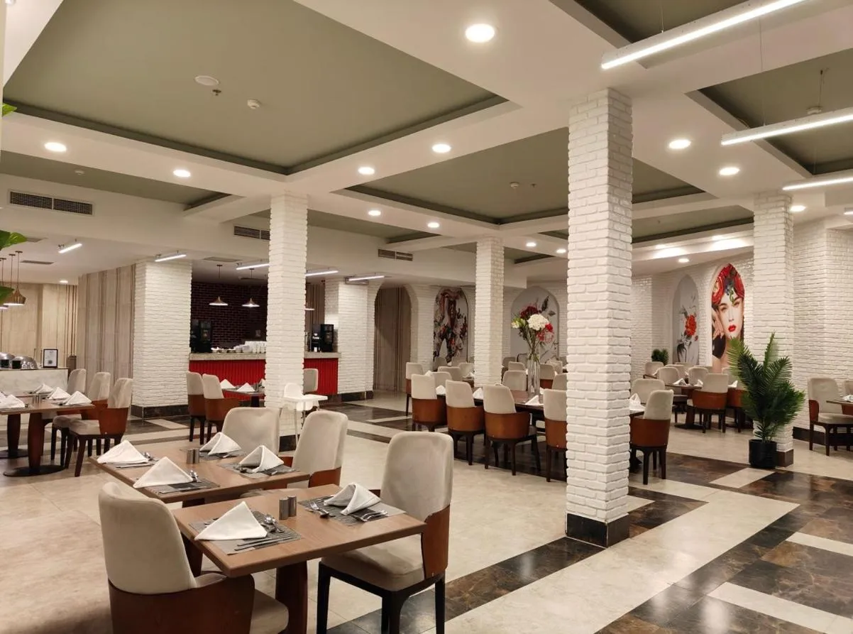 Restaurant/places to eat in Sea Beach Edge By Rotana