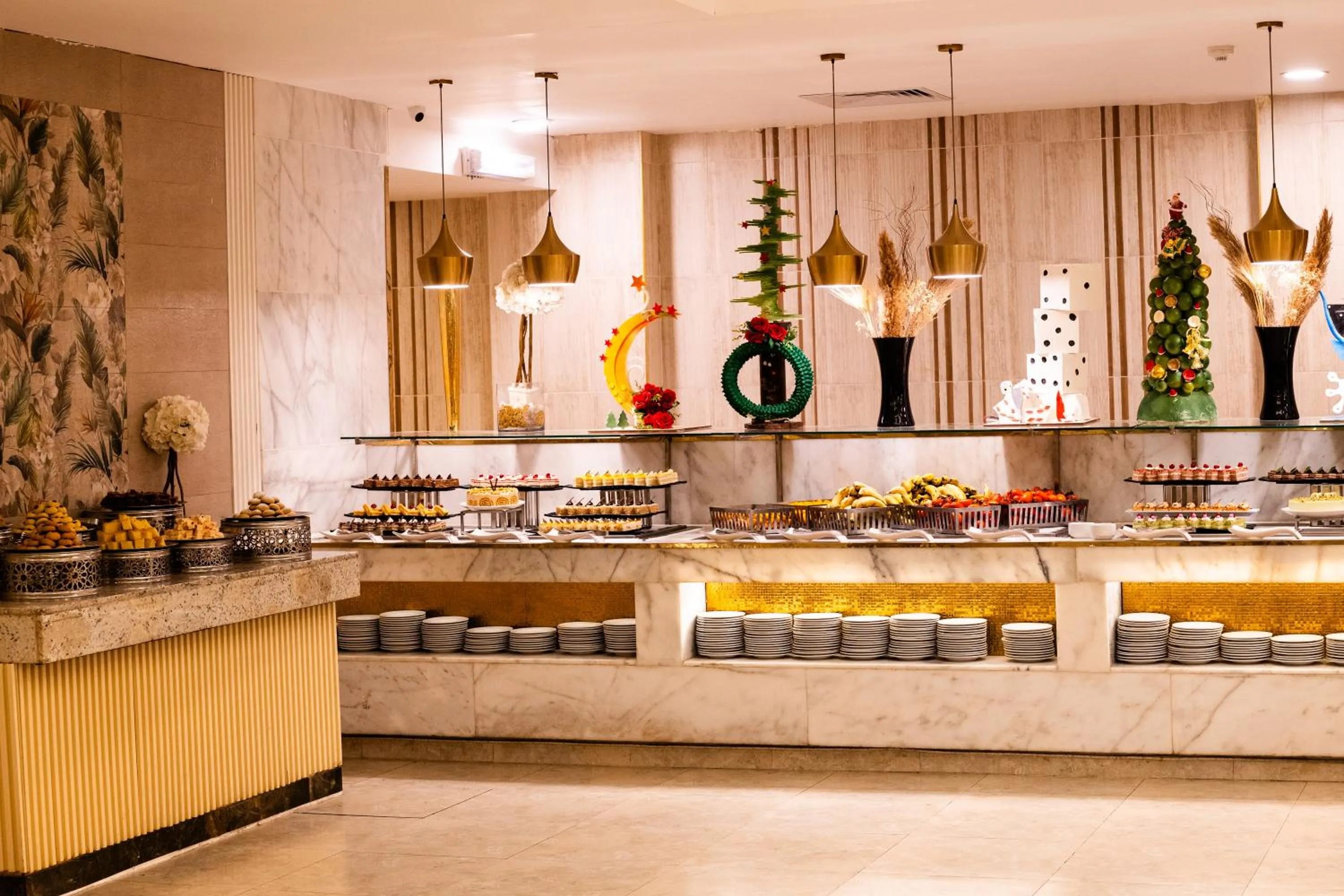 Restaurant/places to eat in Sea Beach Edge By Rotana