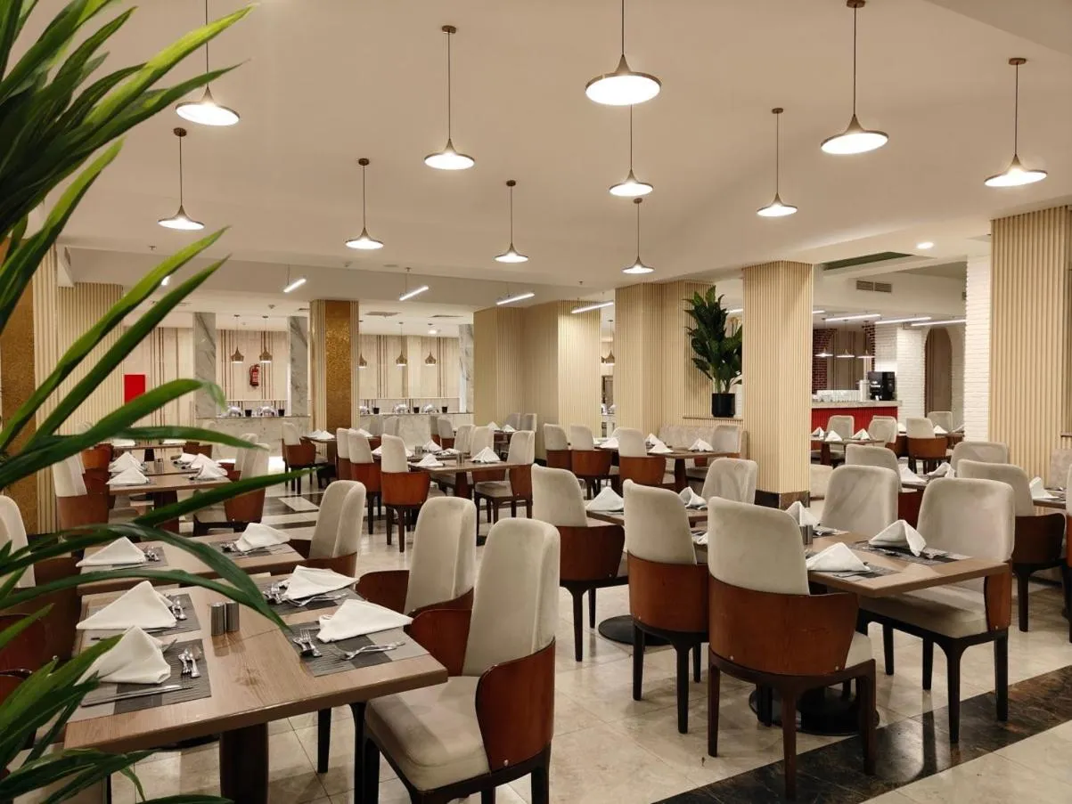 Restaurant/places to eat in Sea Beach Edge By Rotana