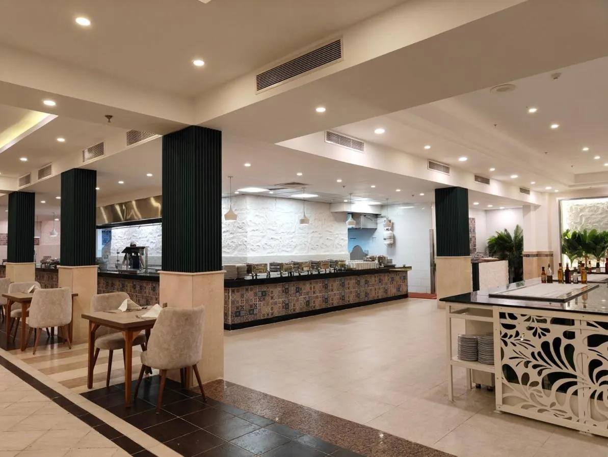 Restaurant/places to eat in Sea Beach Edge By Rotana