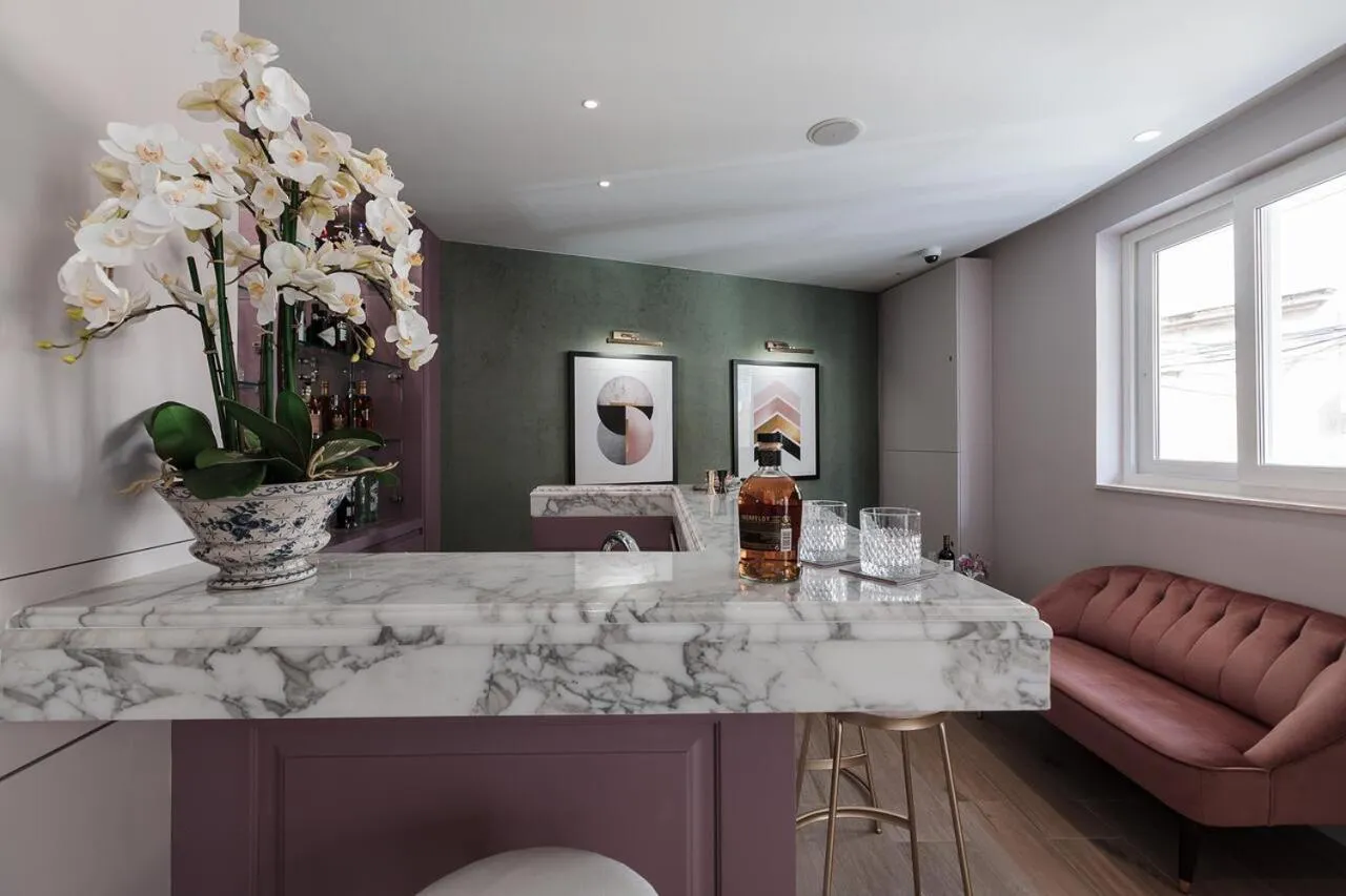 Lounge or bar in 123 MAINSTREET boutique hotel