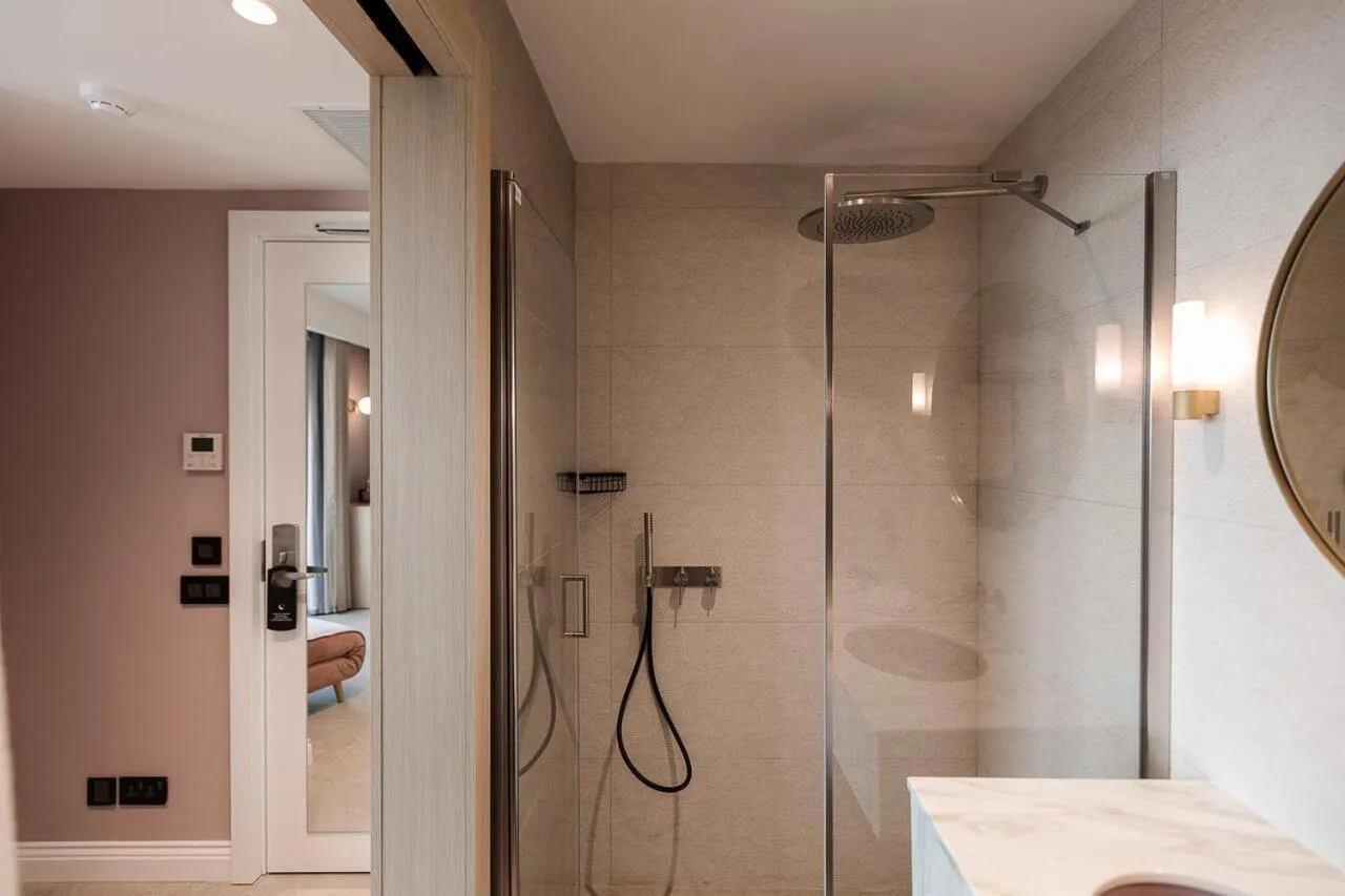 Bathroom in 123 MAINSTREET boutique hotel