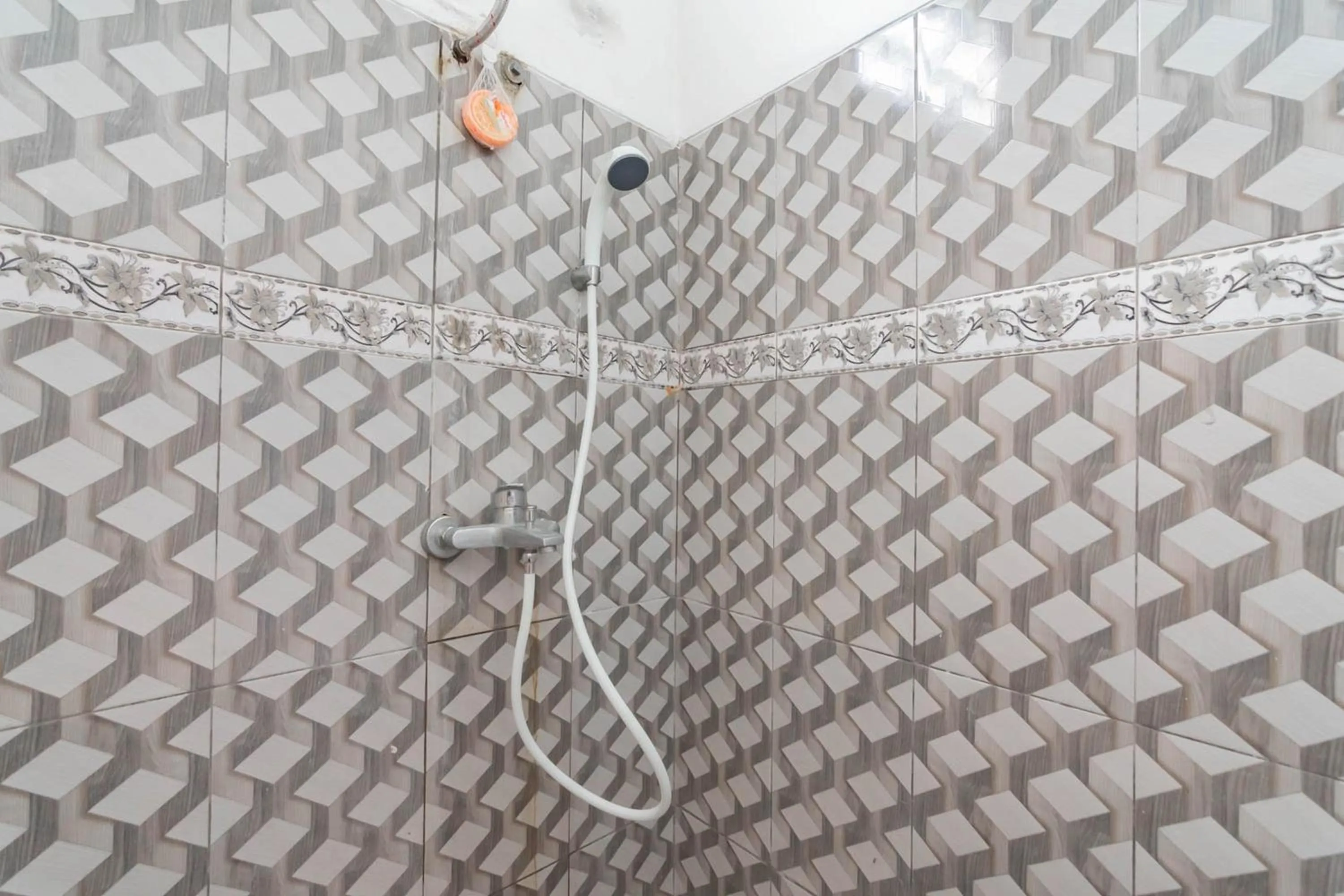 Bathroom in Erika Homestay Lembang Mitra RedDoorz