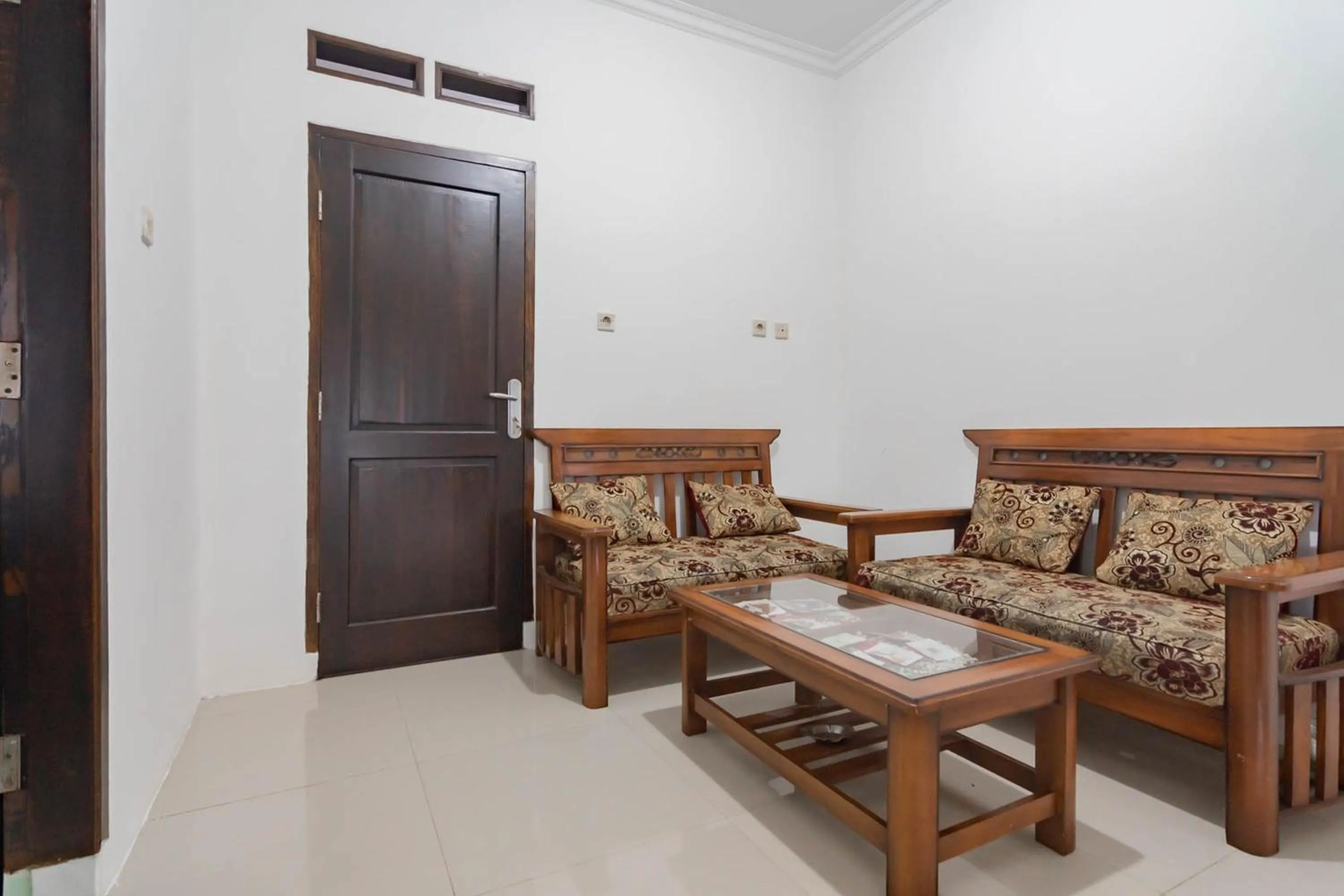 Living room in Erika Homestay Lembang Mitra RedDoorz