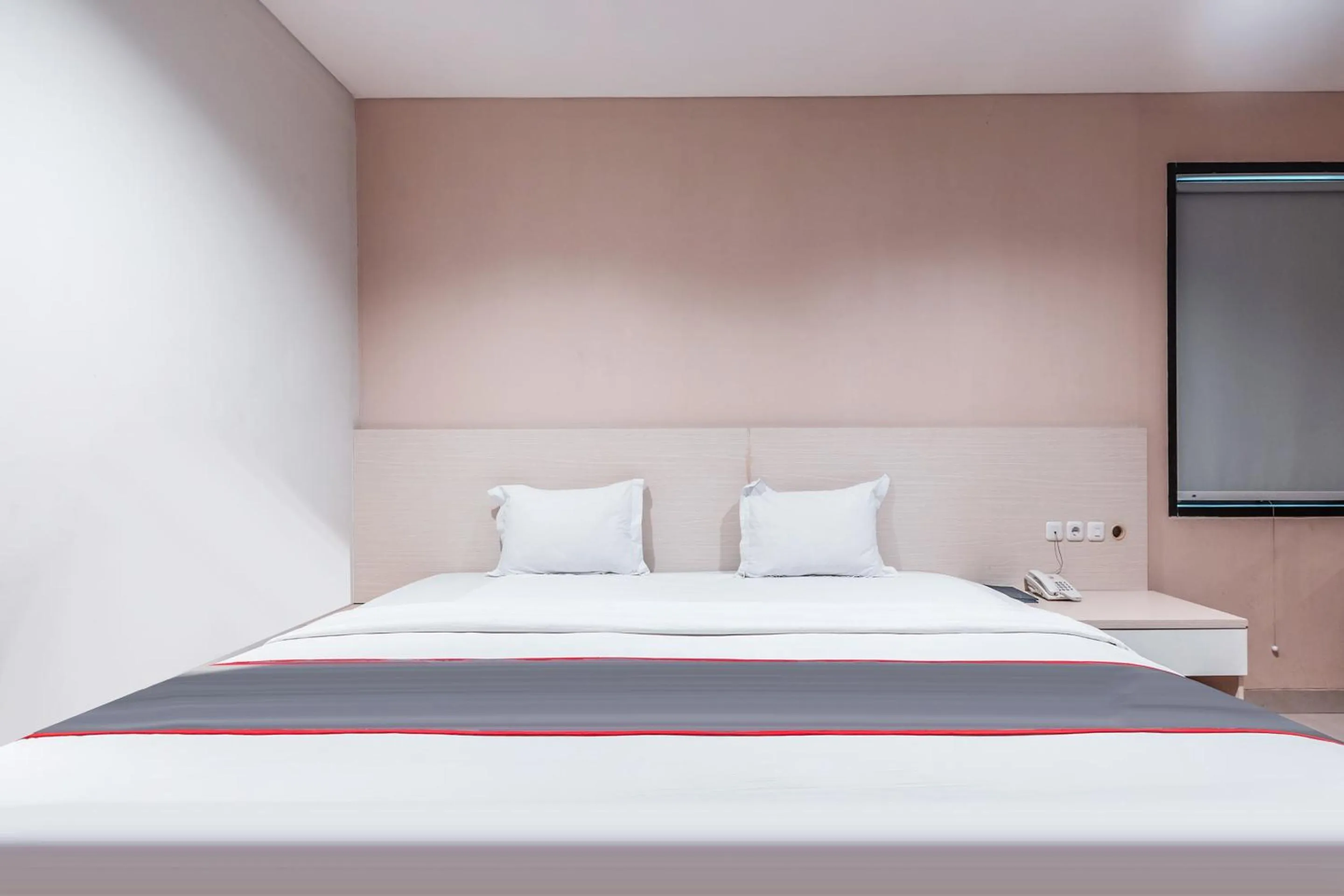 Photo of the whole room, Bed in Collection O Hotel Igloo