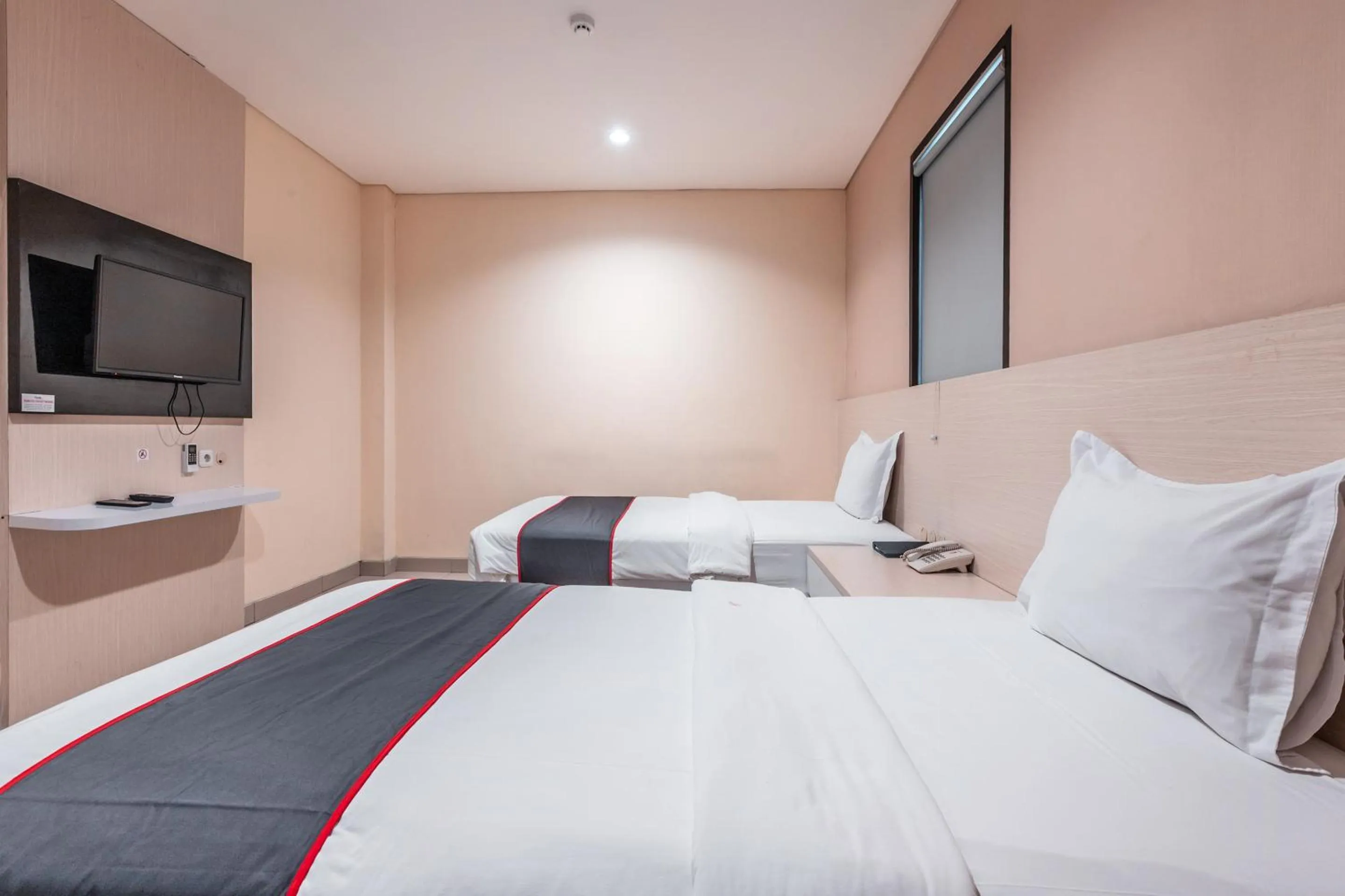 Photo of the whole room, Bed in Collection O Hotel Igloo