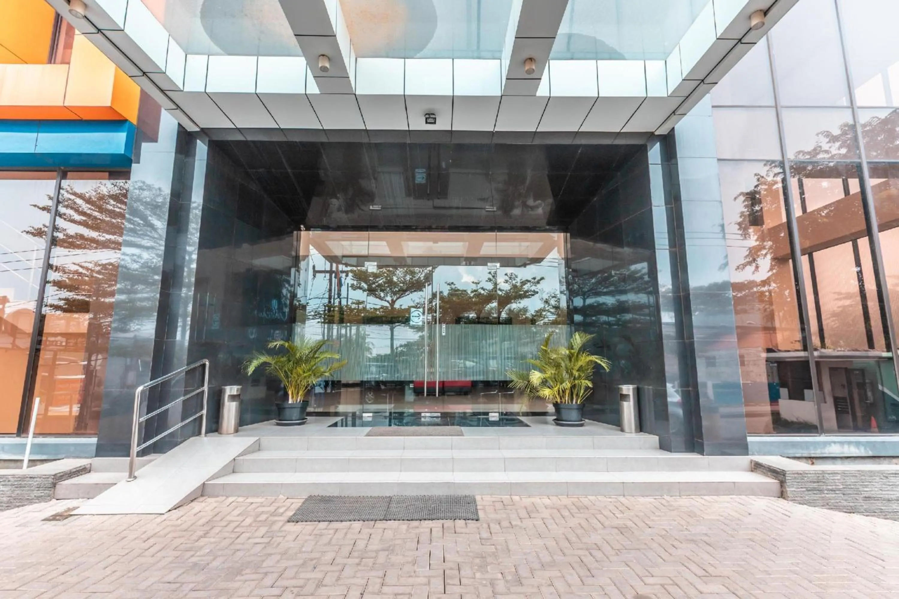 Facade/entrance in Collection O Hotel Igloo