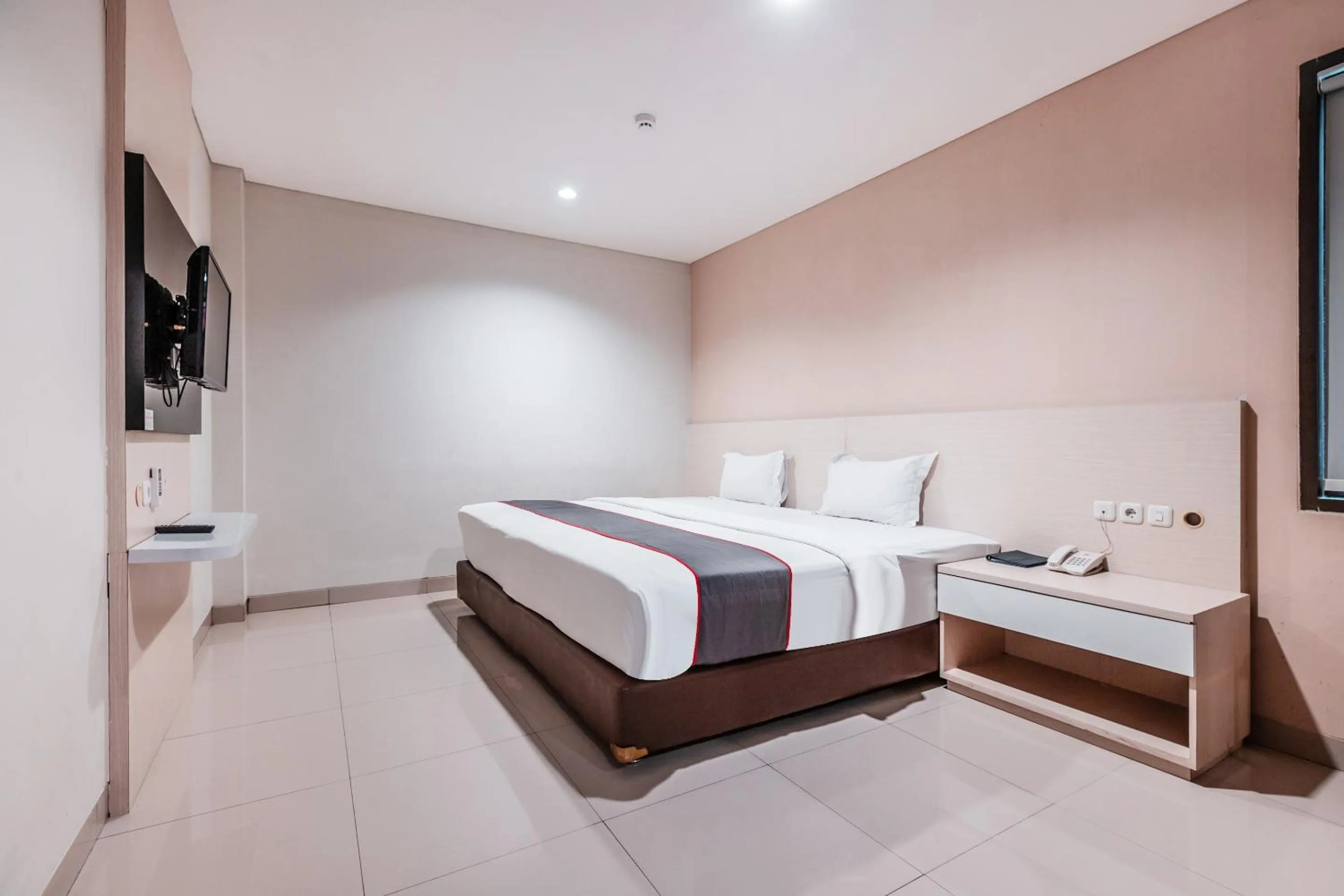 Photo of the whole room, Bed in Collection O Hotel Igloo