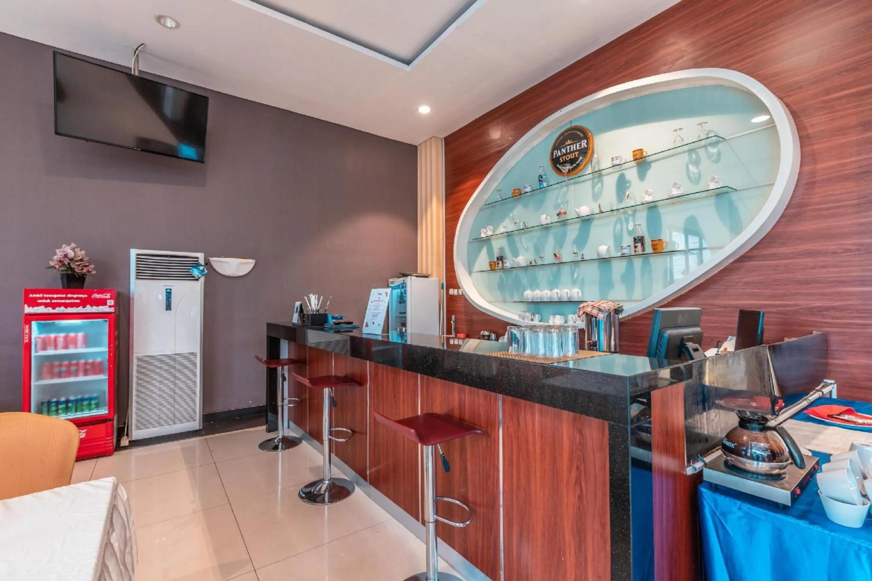 Restaurant/places to eat in Collection O Hotel Igloo