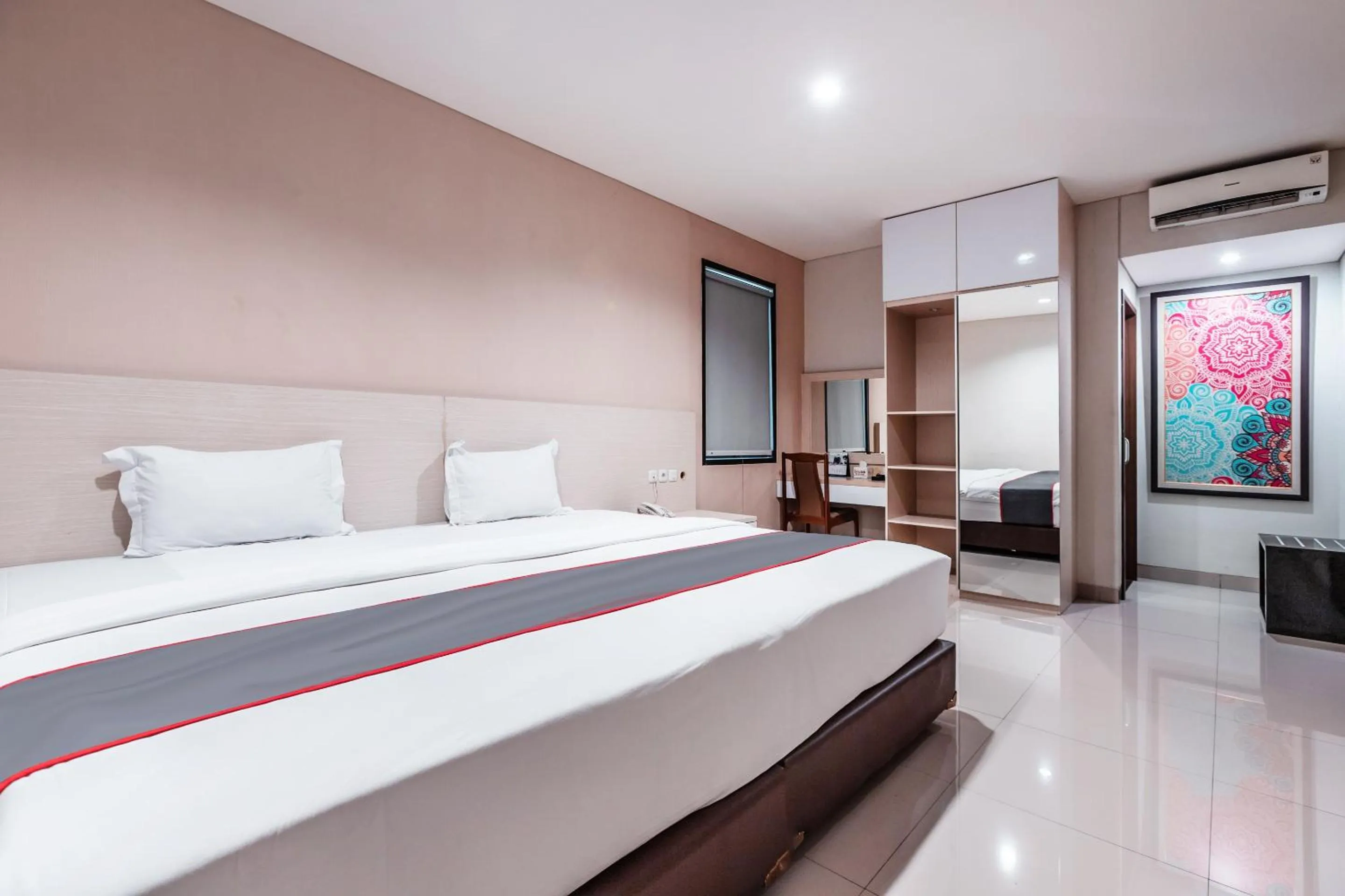 Photo of the whole room, Bed in Collection O Hotel Igloo