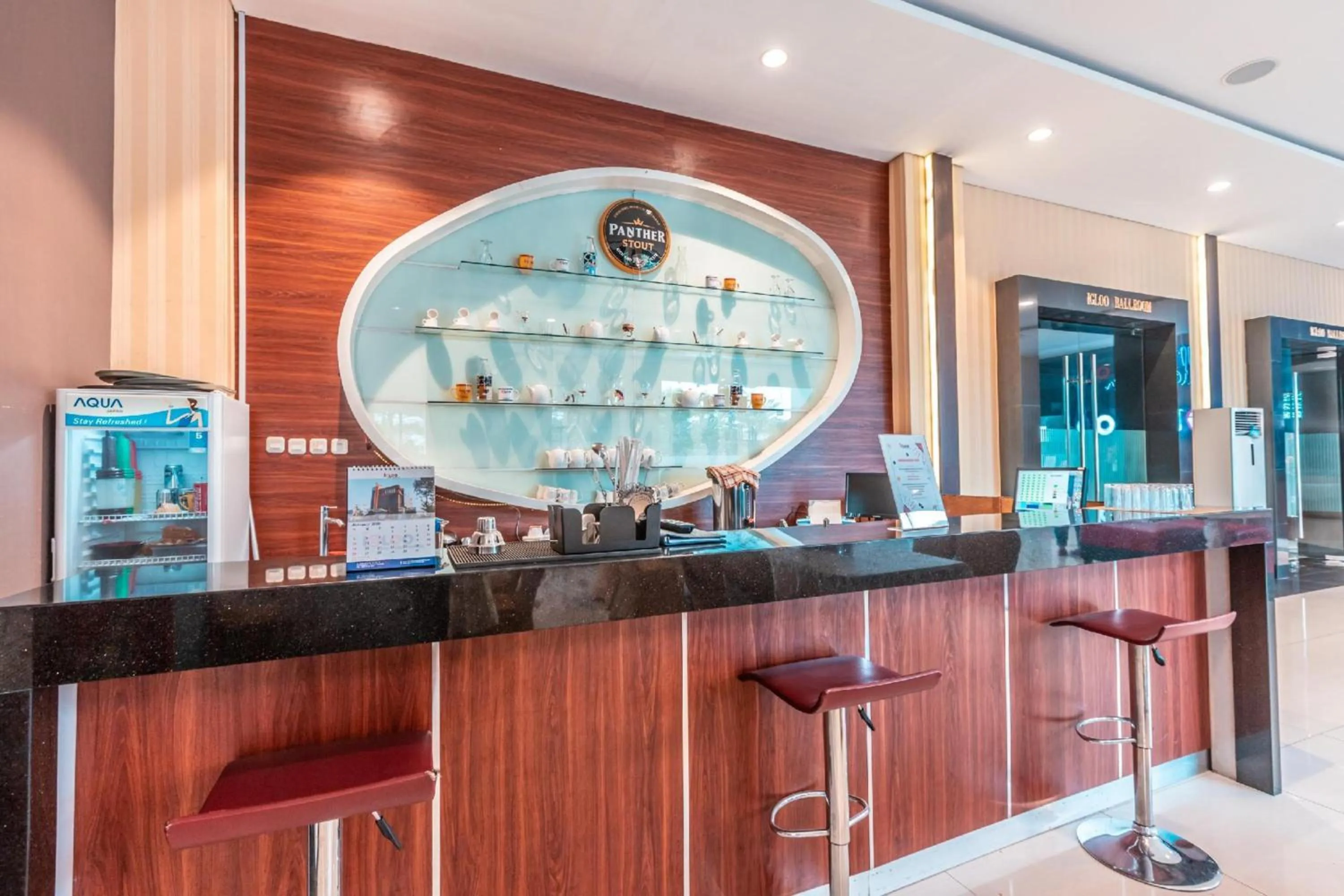 Restaurant/places to eat in Collection O Hotel Igloo