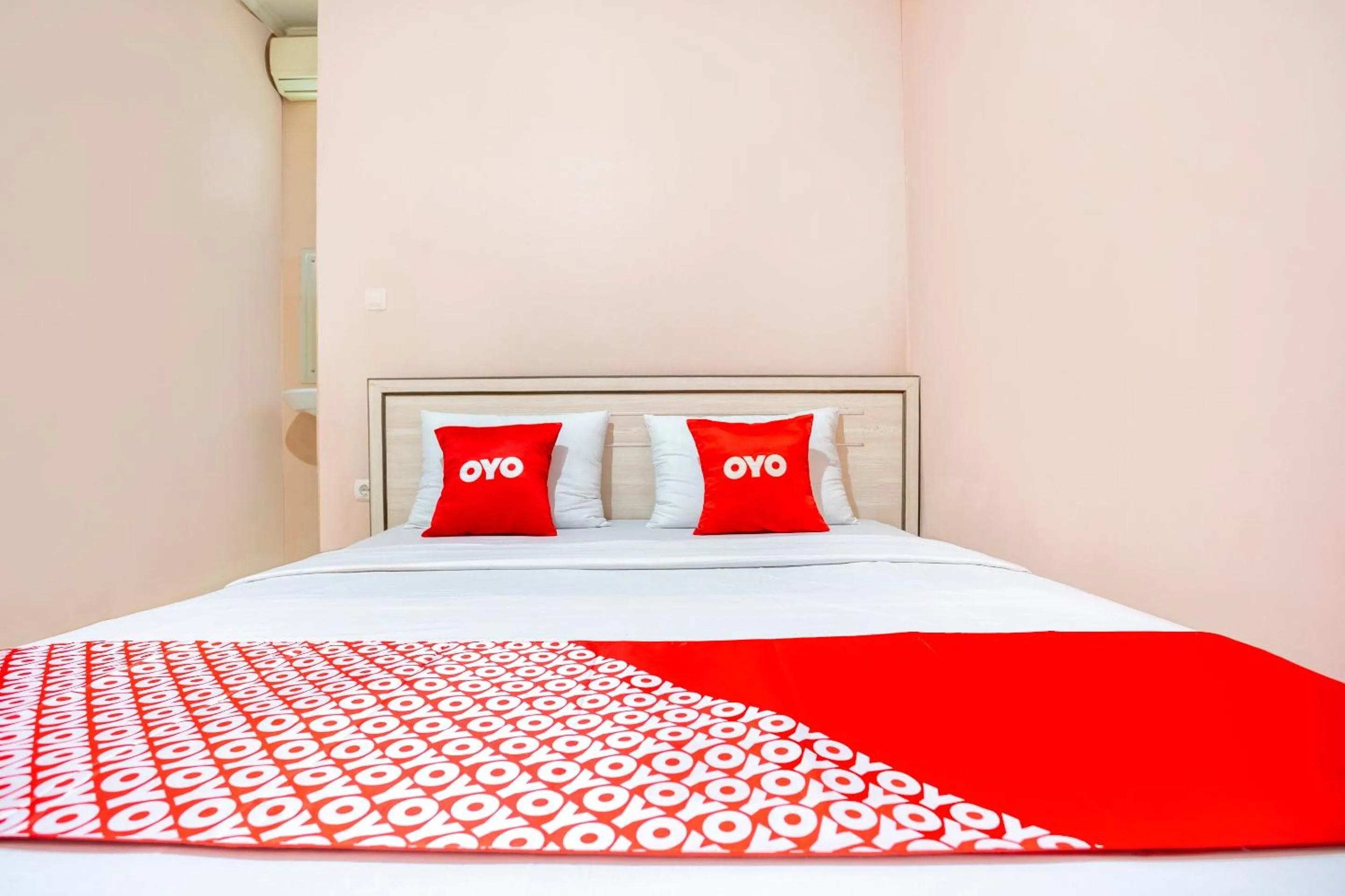 Bedroom, Room Photo in SPOT ON 2974 Penginapan Roma 88