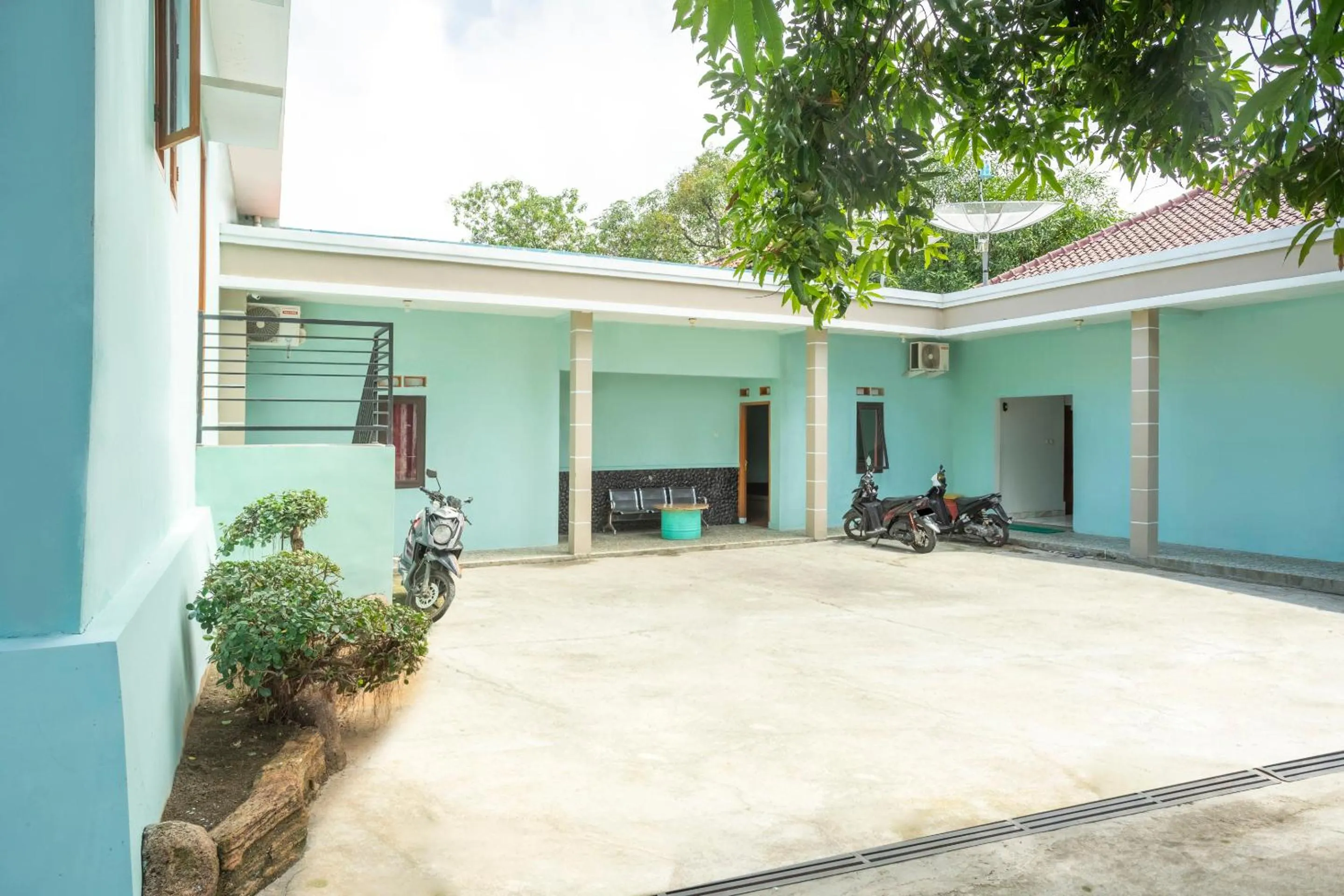 Property building in SPOT ON 2974 Penginapan Roma 88