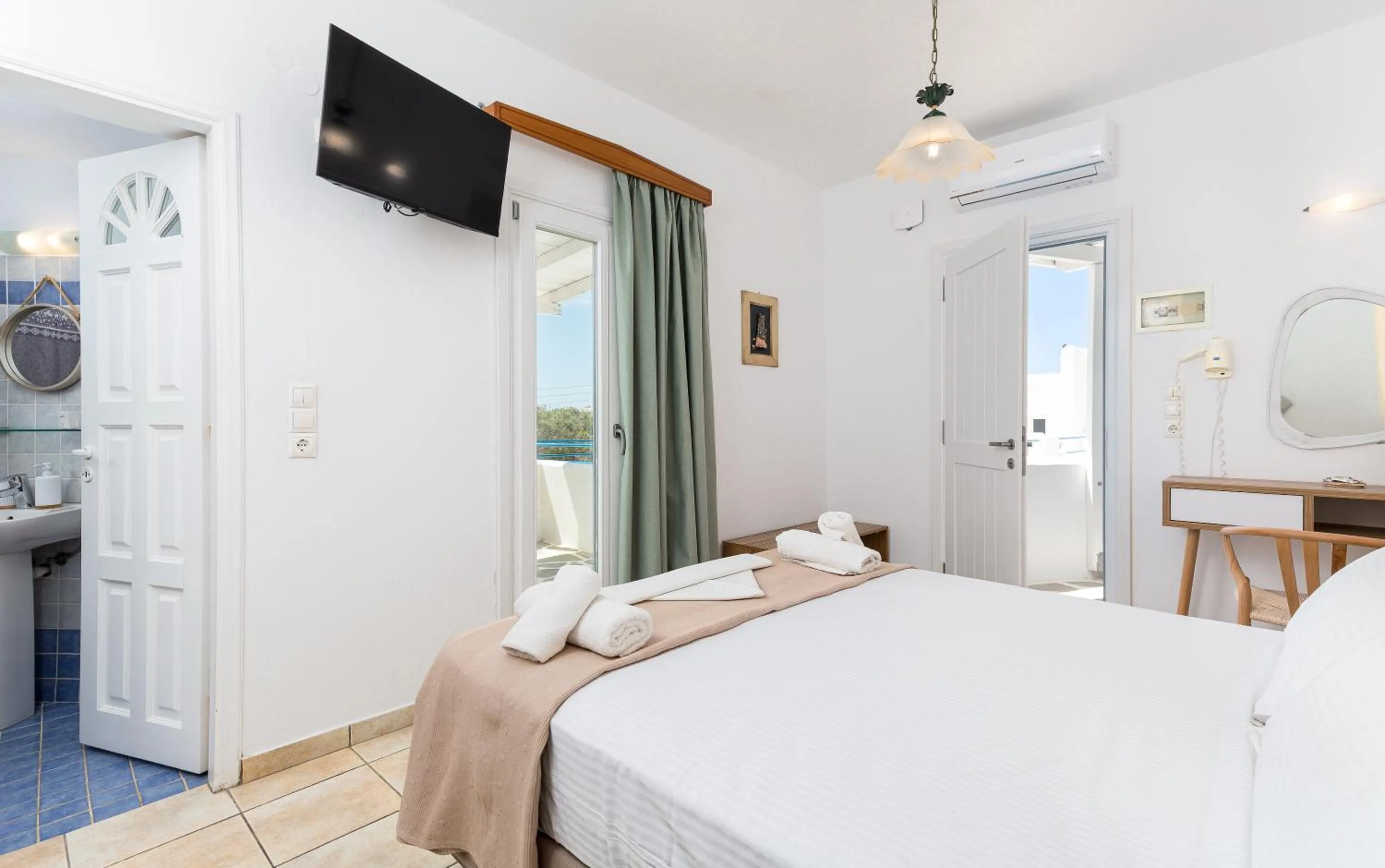 Bedroom, Bed in Akteon Hotel