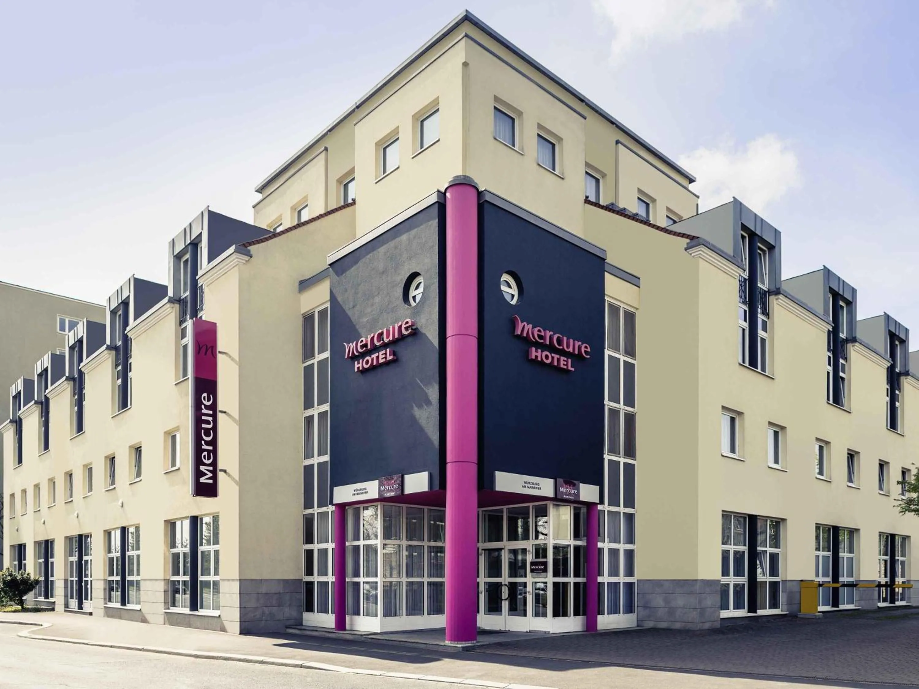 Property building in Mercure Hotel Würzburg am Mainufer