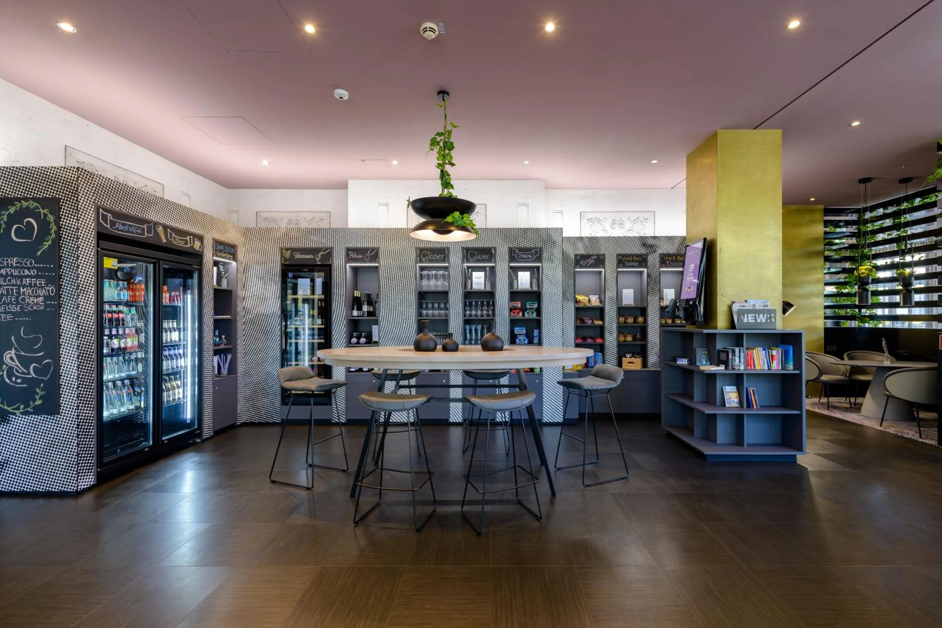 Restaurant/places to eat in Mercure Hotel Würzburg am Mainufer