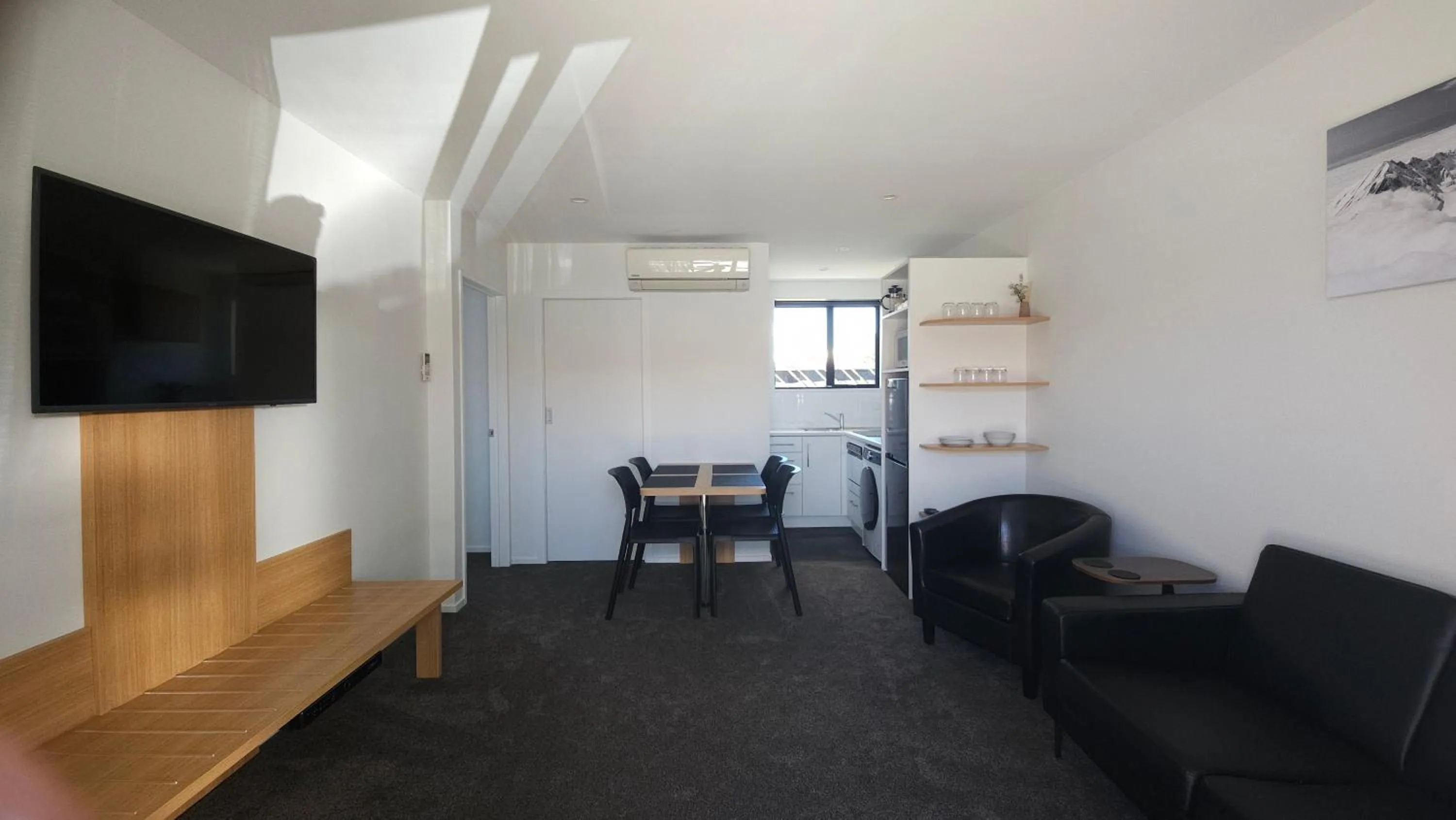 TV and multimedia in Sierra Motel and Apartments