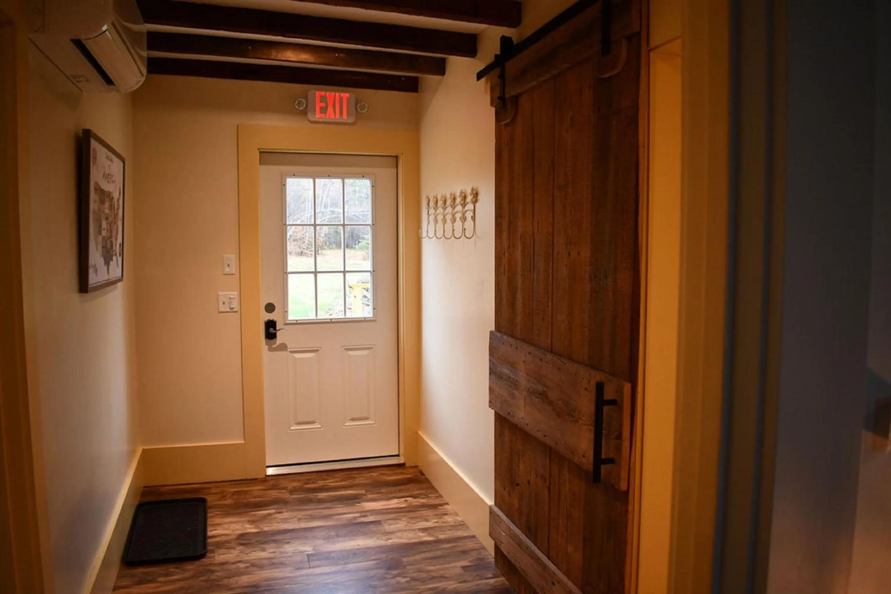 Facade/entrance in Brook Road Inn