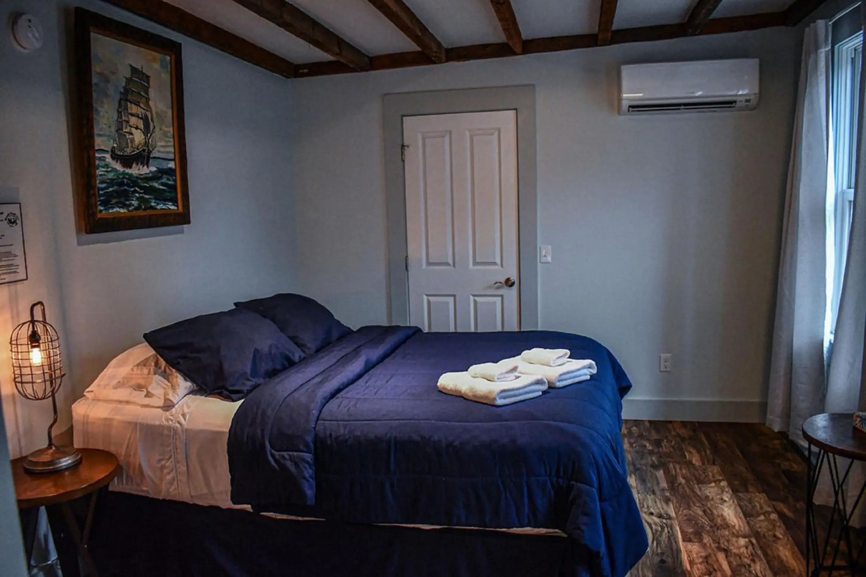 Queen Room in Brook Road Inn Queen Room in Brook Road Inn