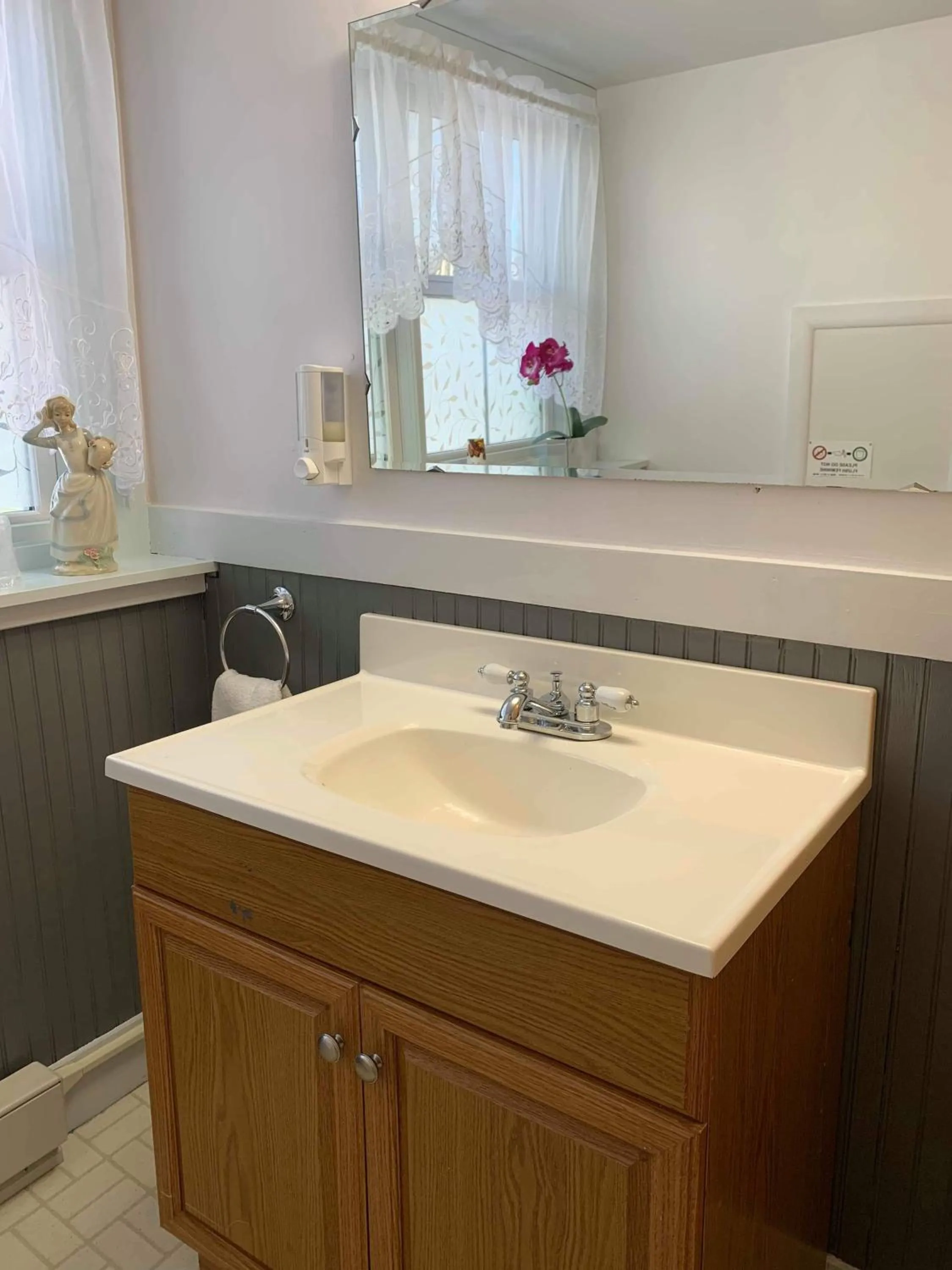 Bathroom in Brook Road Inn