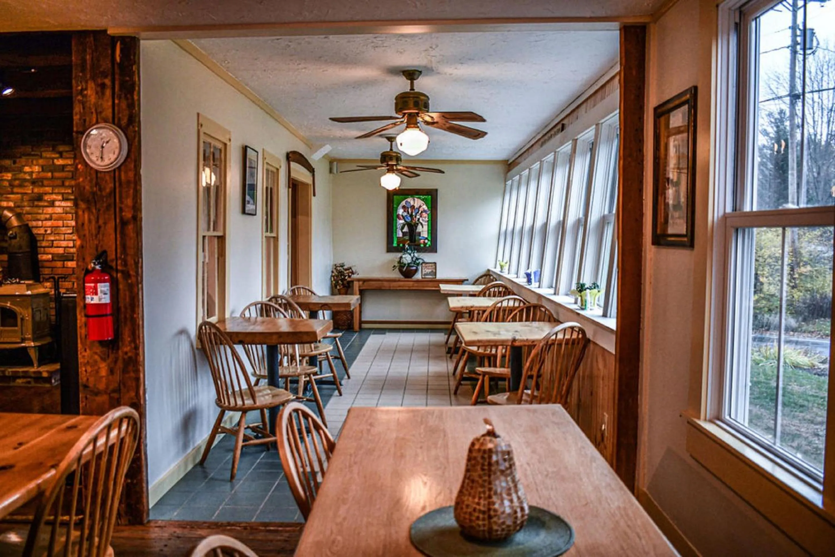 Dining area in Brook Road Inn