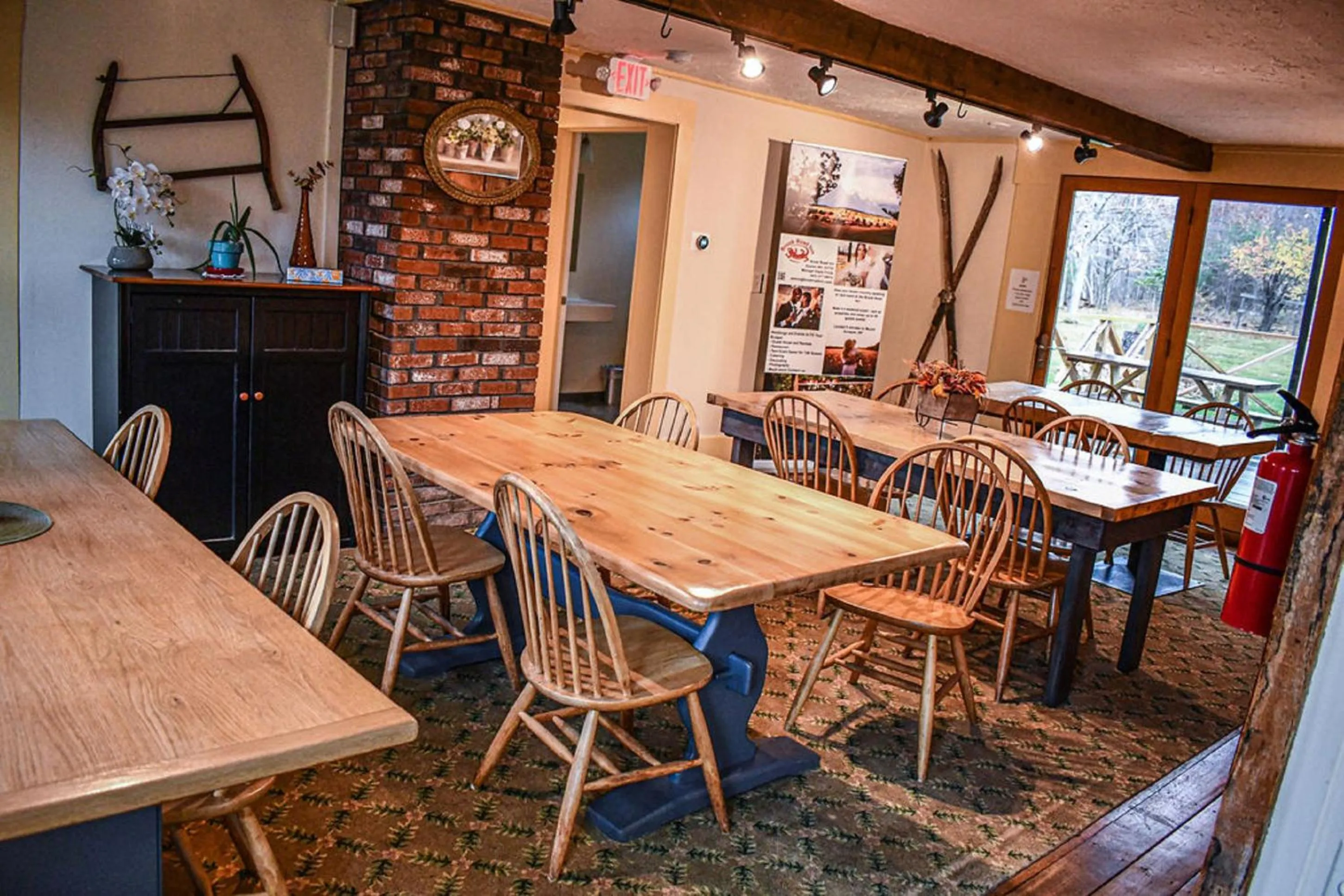 Dining area in Brook Road Inn