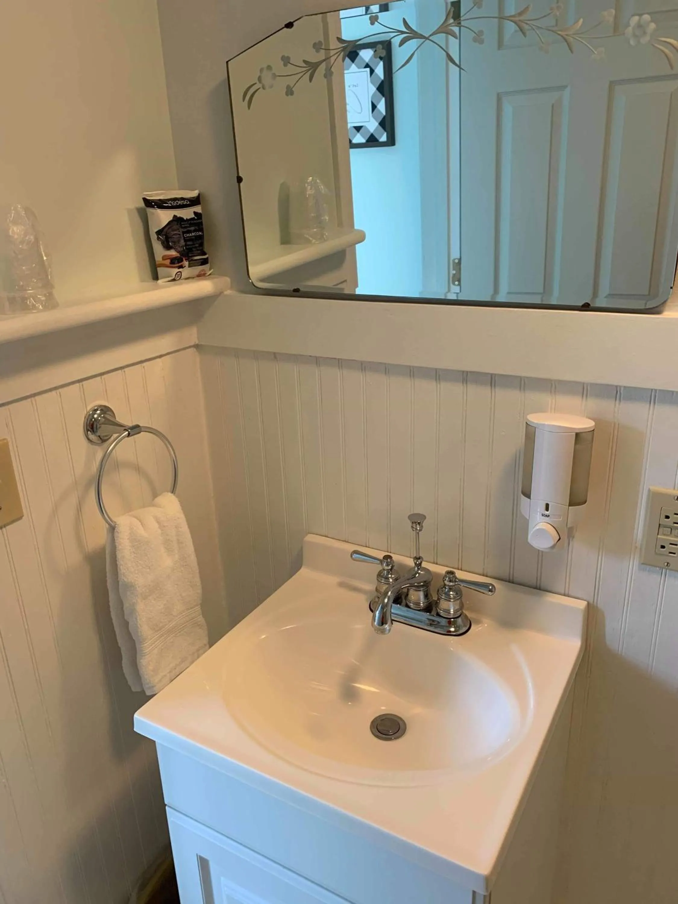 Bathroom in Brook Road Inn